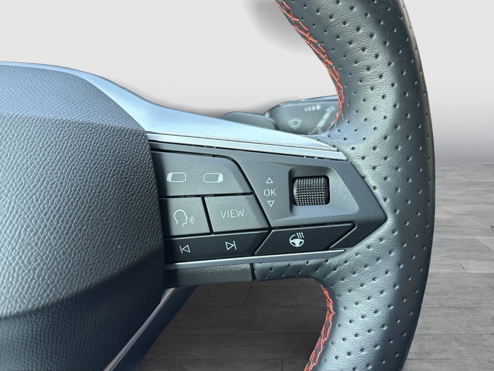 Seat Leon 1.5 FR BEATS CAM ACC LM18 NAVI CARPLAY