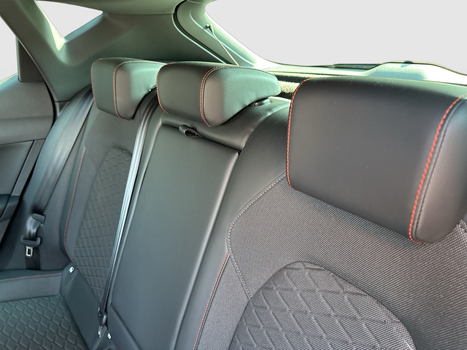 Seat Leon 1.5 FR BEATS CAM ACC LM18 NAVI CARPLAY