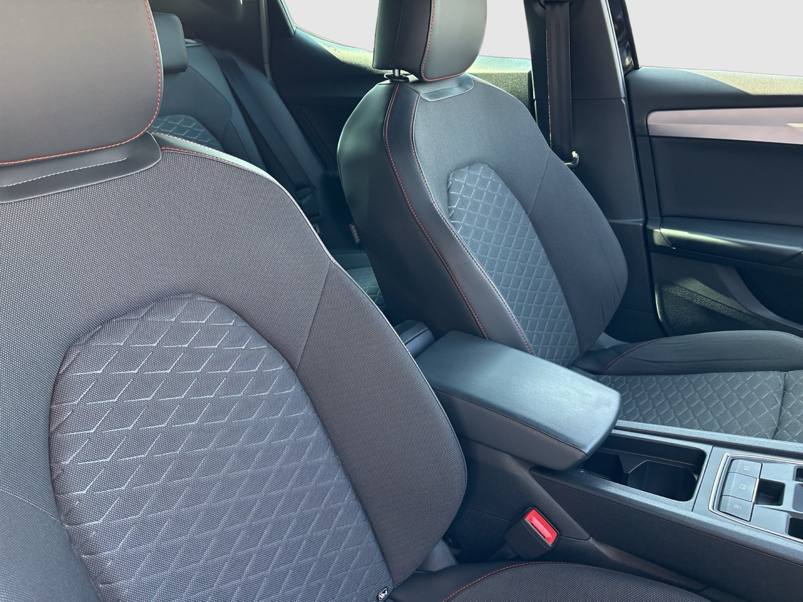 Seat Leon 1.5 FR BEATS CAM ACC LM18 NAVI CARPLAY