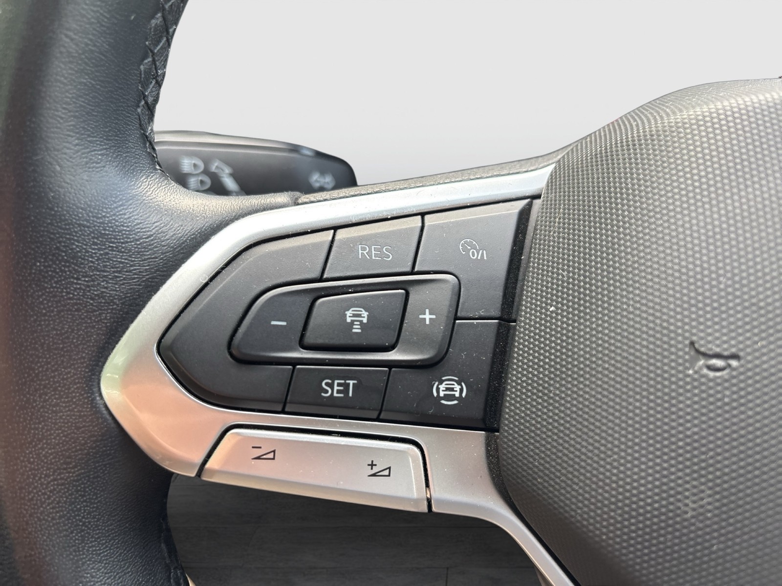 Volkswagen Tiguan 1.5 ACC ALU CARPLAY SITZHEIZUNG LED