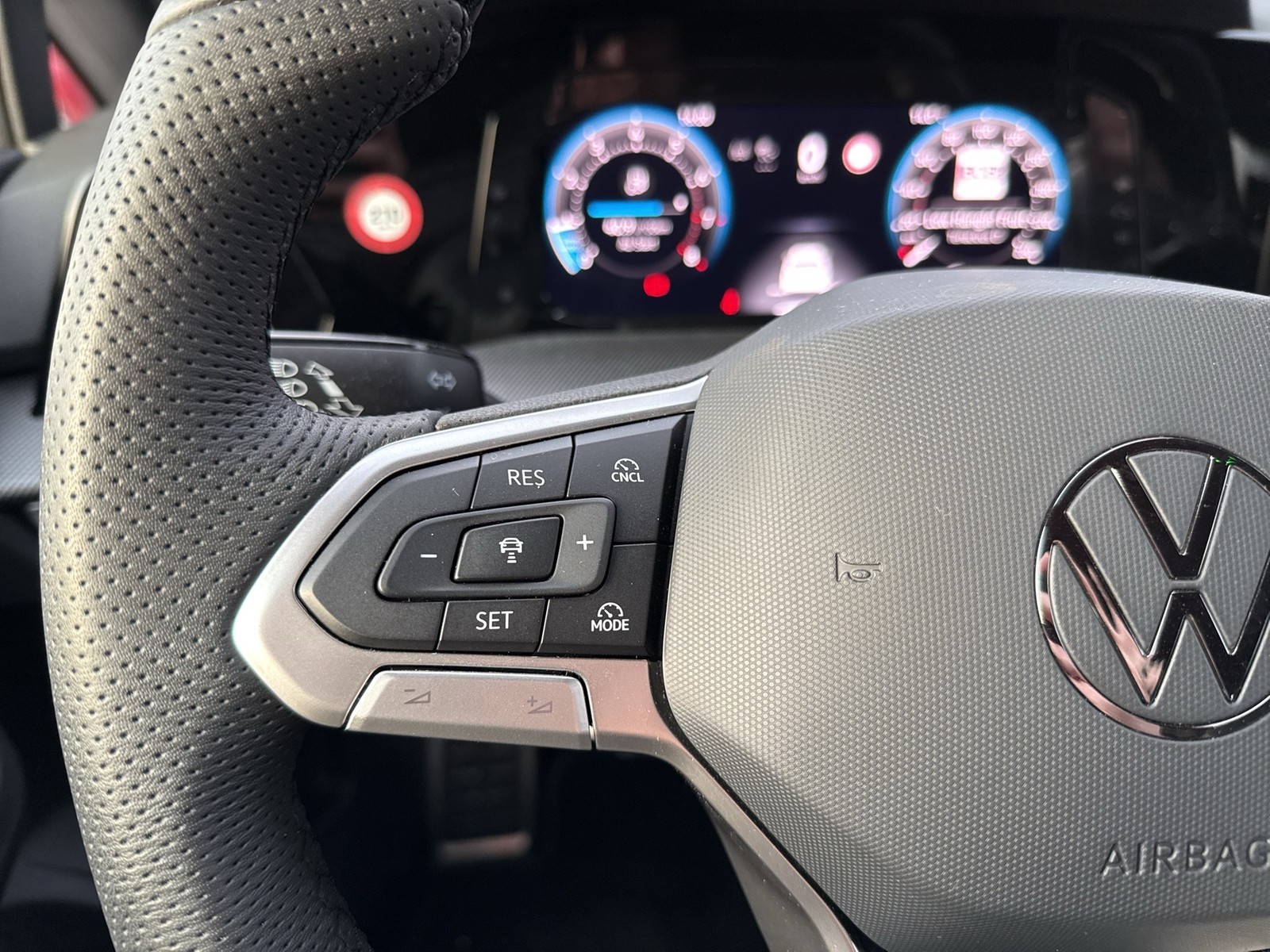 Volkswagen Golf VIII 1.5 R-LINE BLACKSTYLE FACELIFT CAM ACC