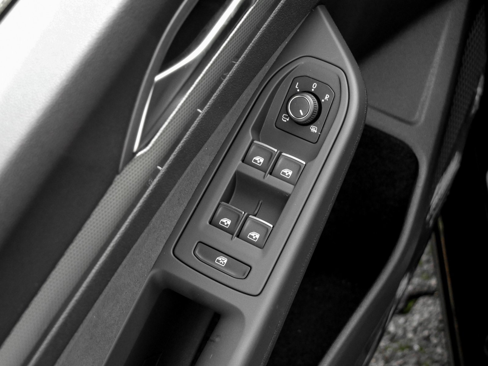 Volkswagen Golf VIII 1.5 eTSI EDITION 50 PANO CAM ACC LM18