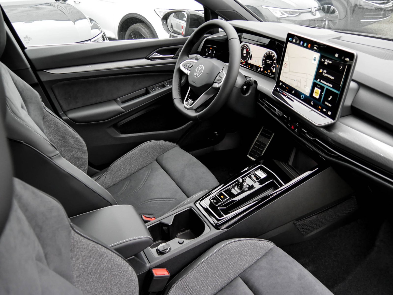 Volkswagen Golf VIII 1.5 eTSI EDITION 50 PANO CAM ACC LM18