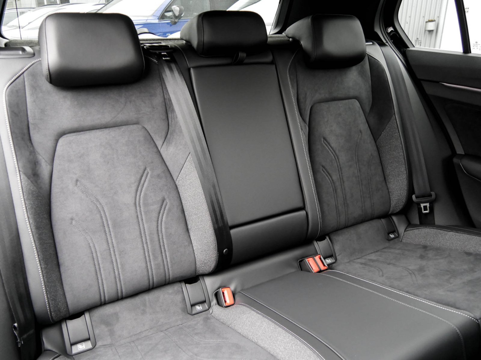 Volkswagen Golf VIII 1.5 eTSI EDITION 50 PANO CAM ACC LM18