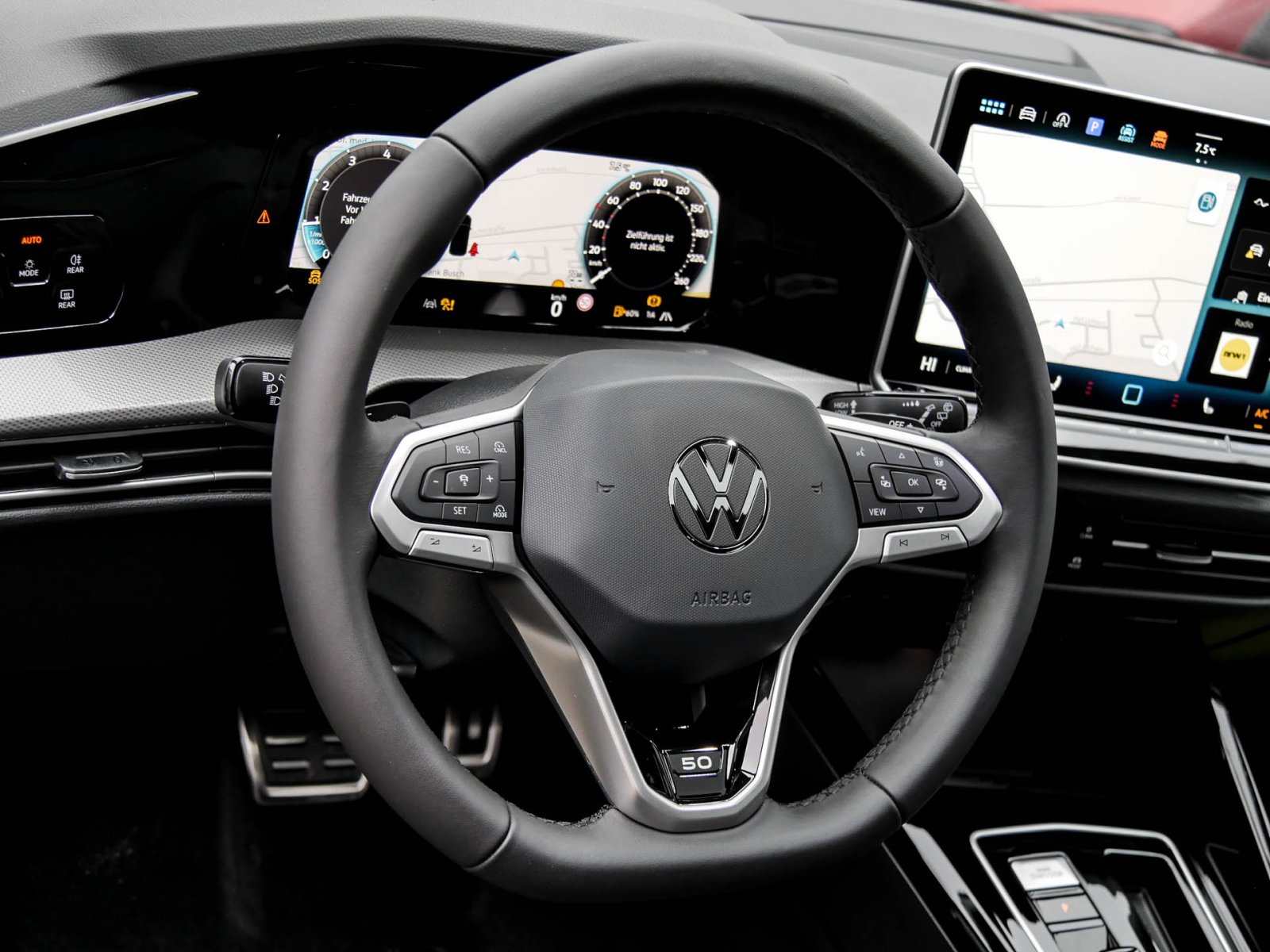 Volkswagen Golf VIII 1.5 eTSI EDITION 50 PANO CAM ACC LM18