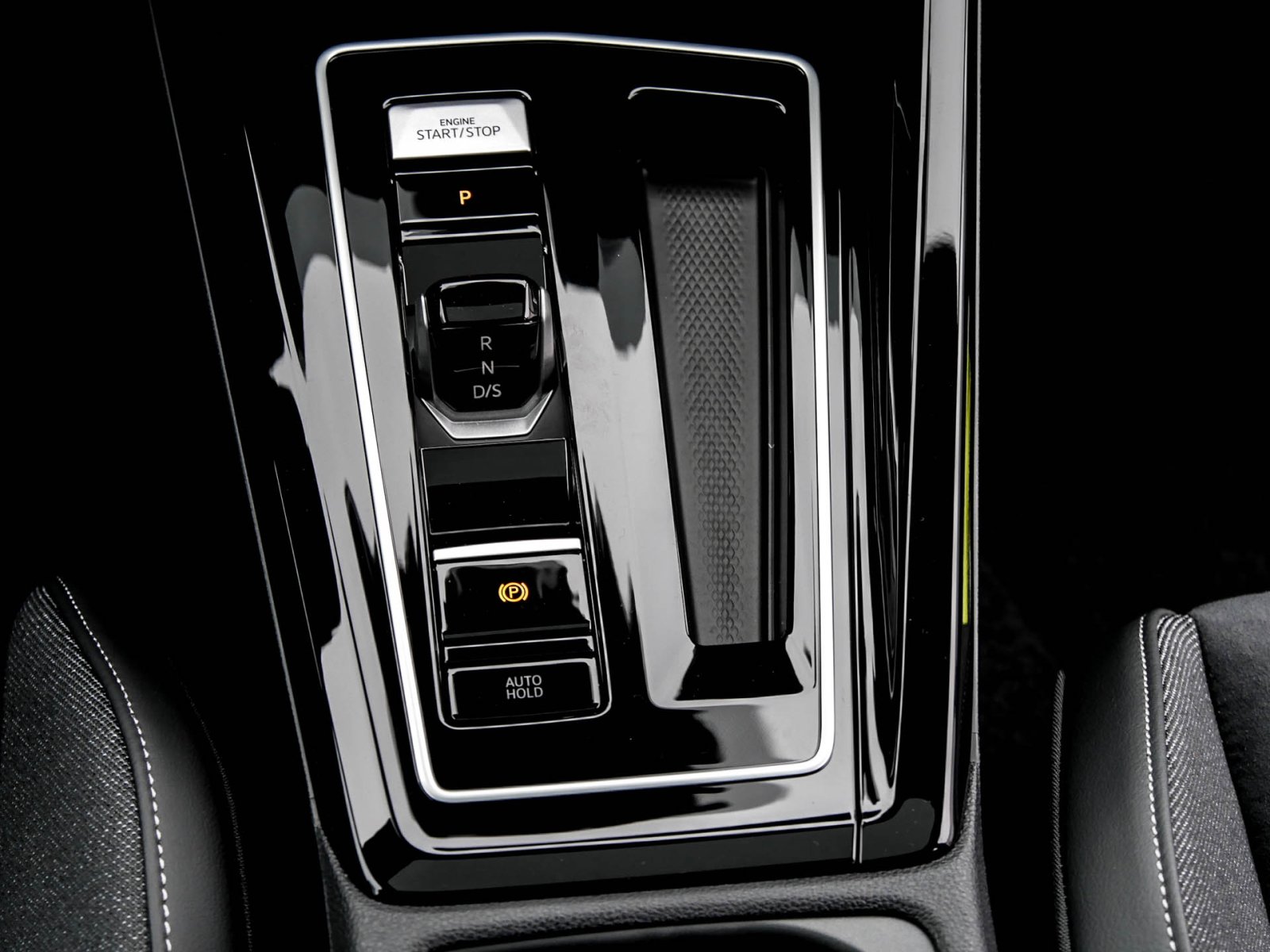 Volkswagen Golf VIII 1.5 eTSI EDITION 50 PANO CAM ACC LM18