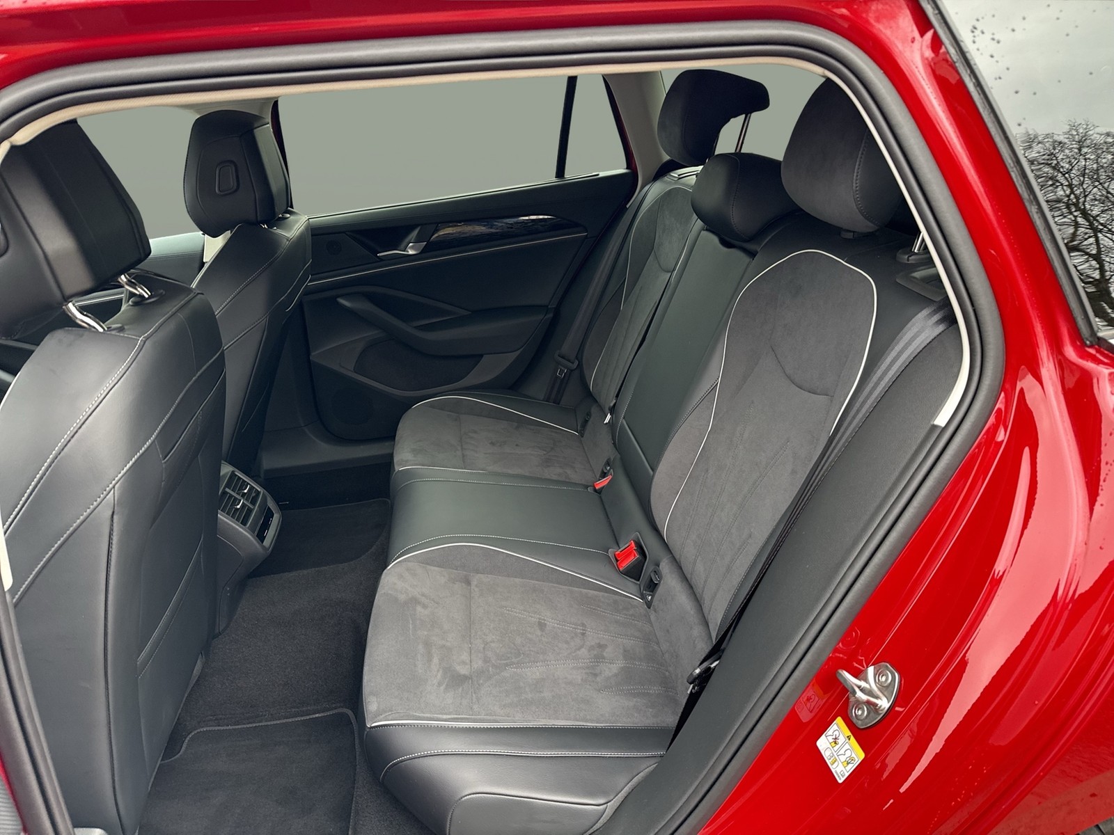 Volkswagen Passat Variant 1.5 HYBRID ELEGANCE NEUES MODELL