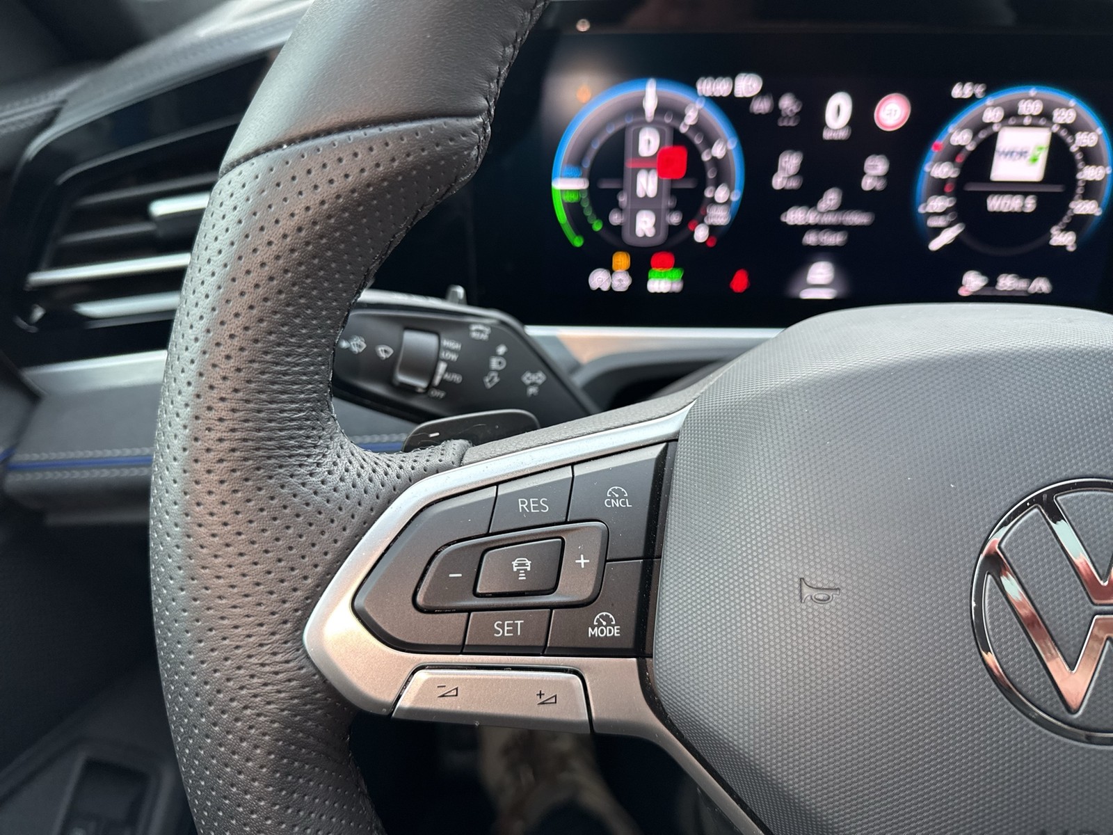 Volkswagen Passat Variant 1.5 HYBRID R-LINE NEUESMODELL AHK