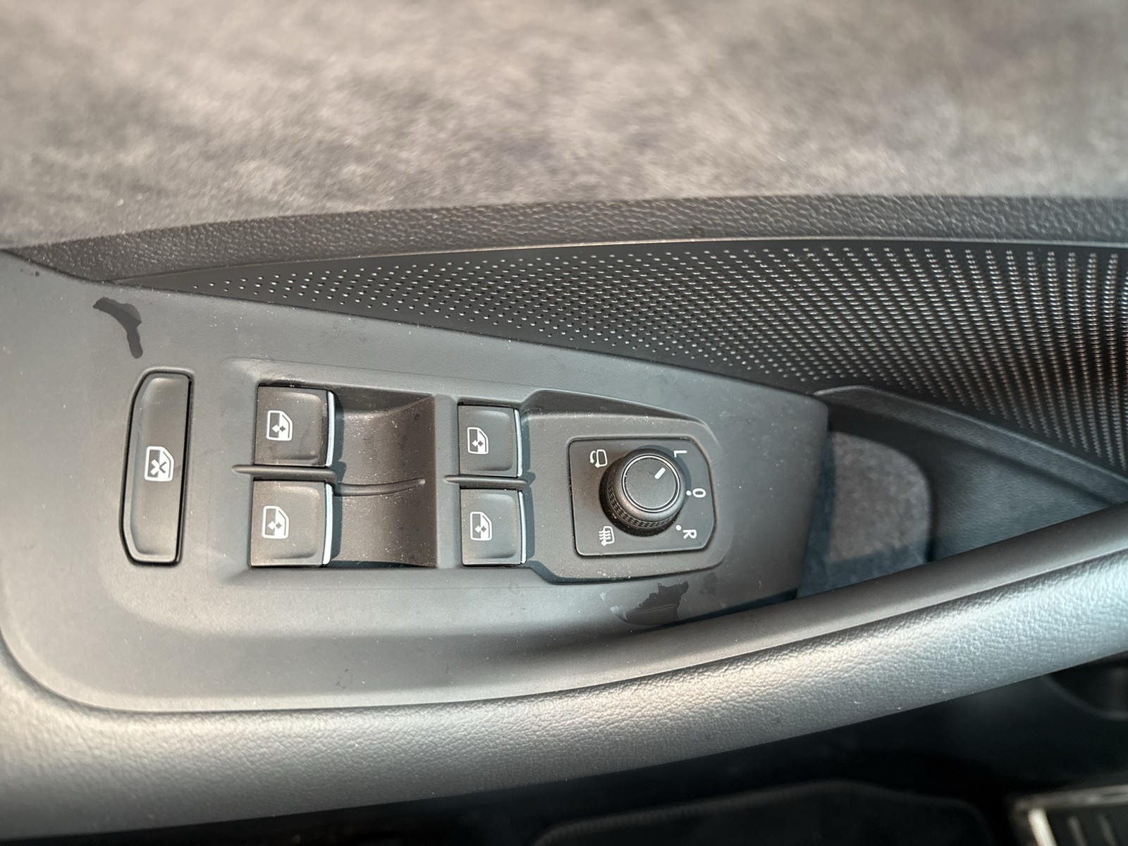 Volkswagen Passat Variant 1.5 HYBRID R-LINE NEUESMODELL AHK