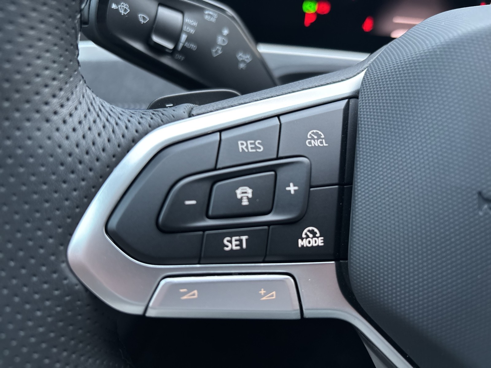 Volkswagen Passat Variant 2.0 R-LINE 4X4 NEUESMODELL AHK 19Z