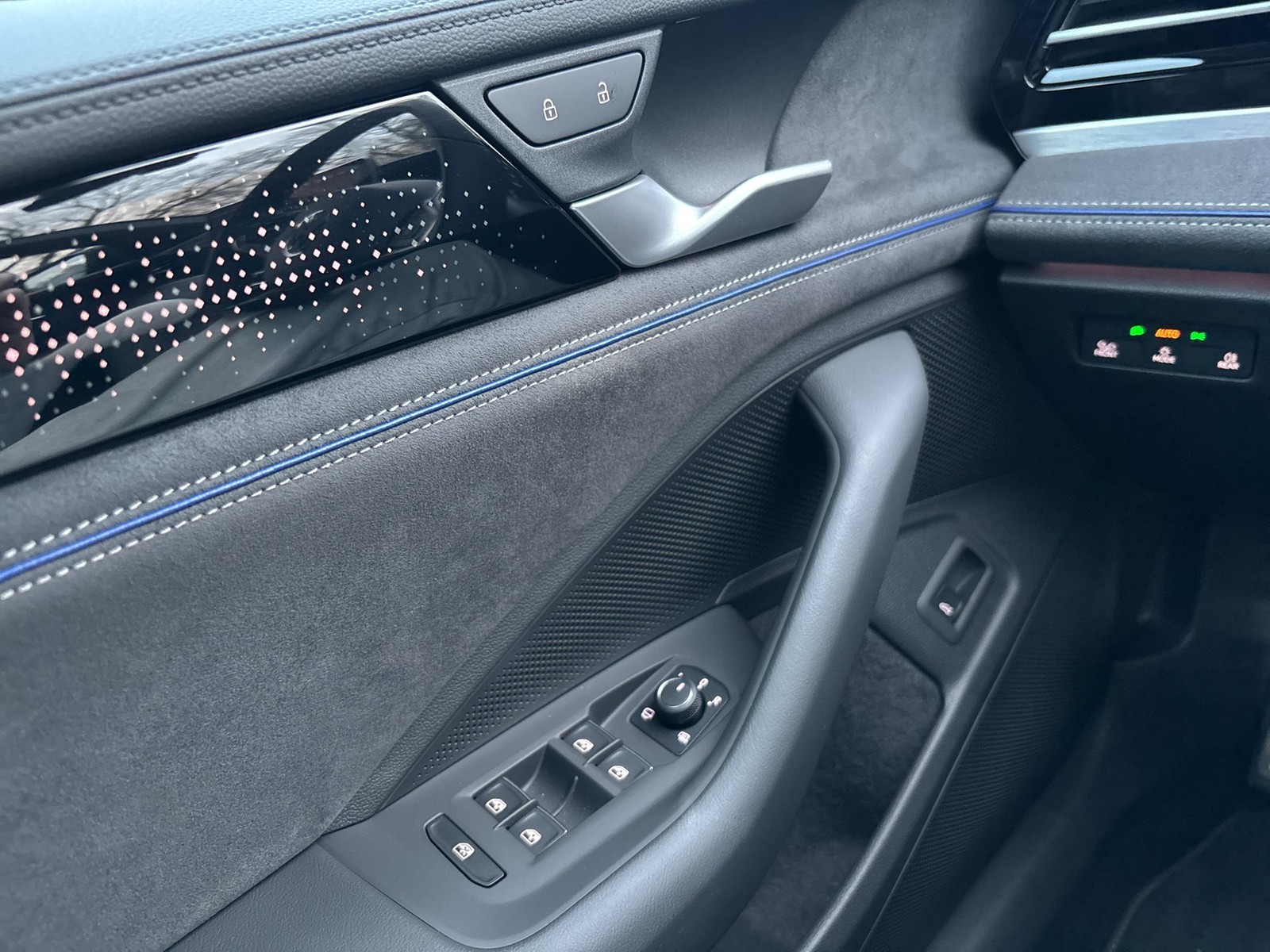 Volkswagen Passat Variant 2.0 R-LINE 4X4 NEUESMODELL AHK 19Z