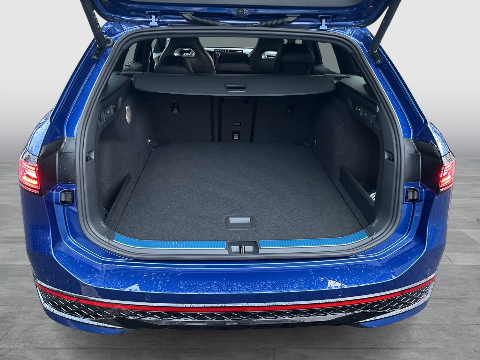 Volkswagen Passat Variant 2.0 R-LINE 4X4 NEUESMODELL AHK 19Z