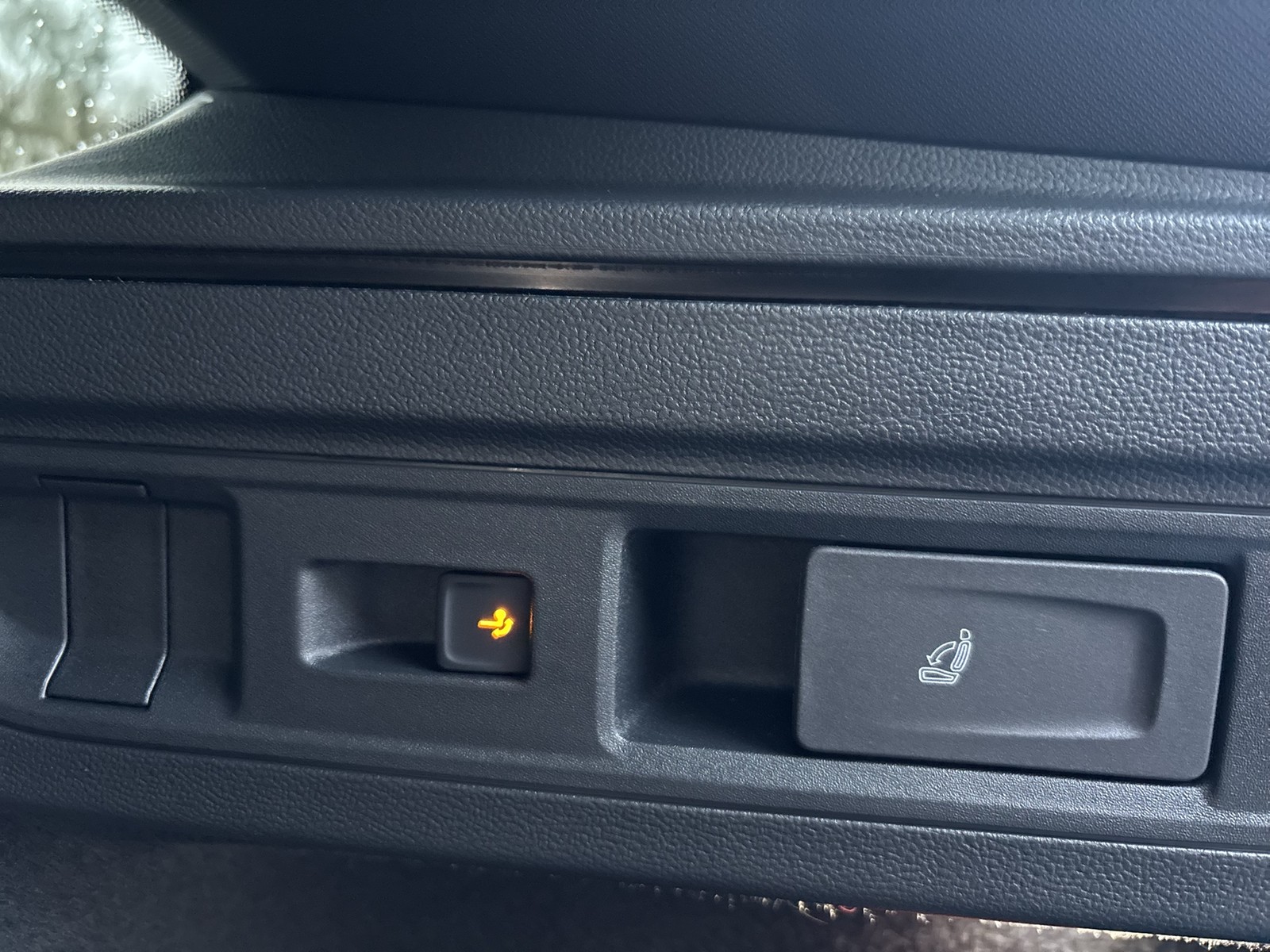 Volkswagen Passat Variant 2.0 R-LINE 4X4 NEUESMODELL AHK 19Z