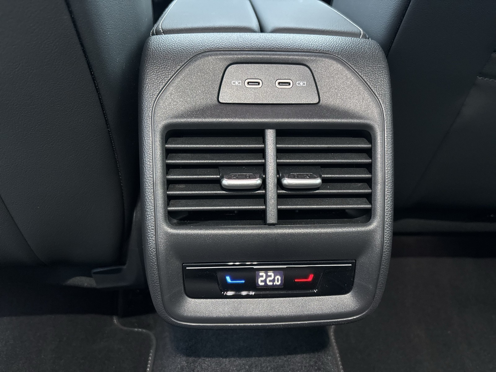 Volkswagen Passat Variant 2.0 R-LINE 4X4 NEUESMODELL AHK 19Z