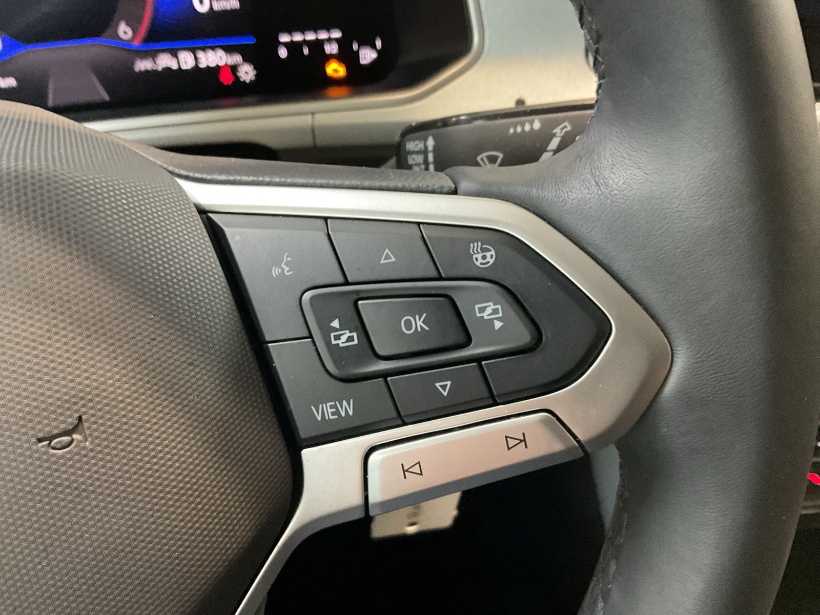 Volkswagen T-Roc 2.0 GOAL CAM ACC LM17 NAVI CARPLAY SITZHZ.