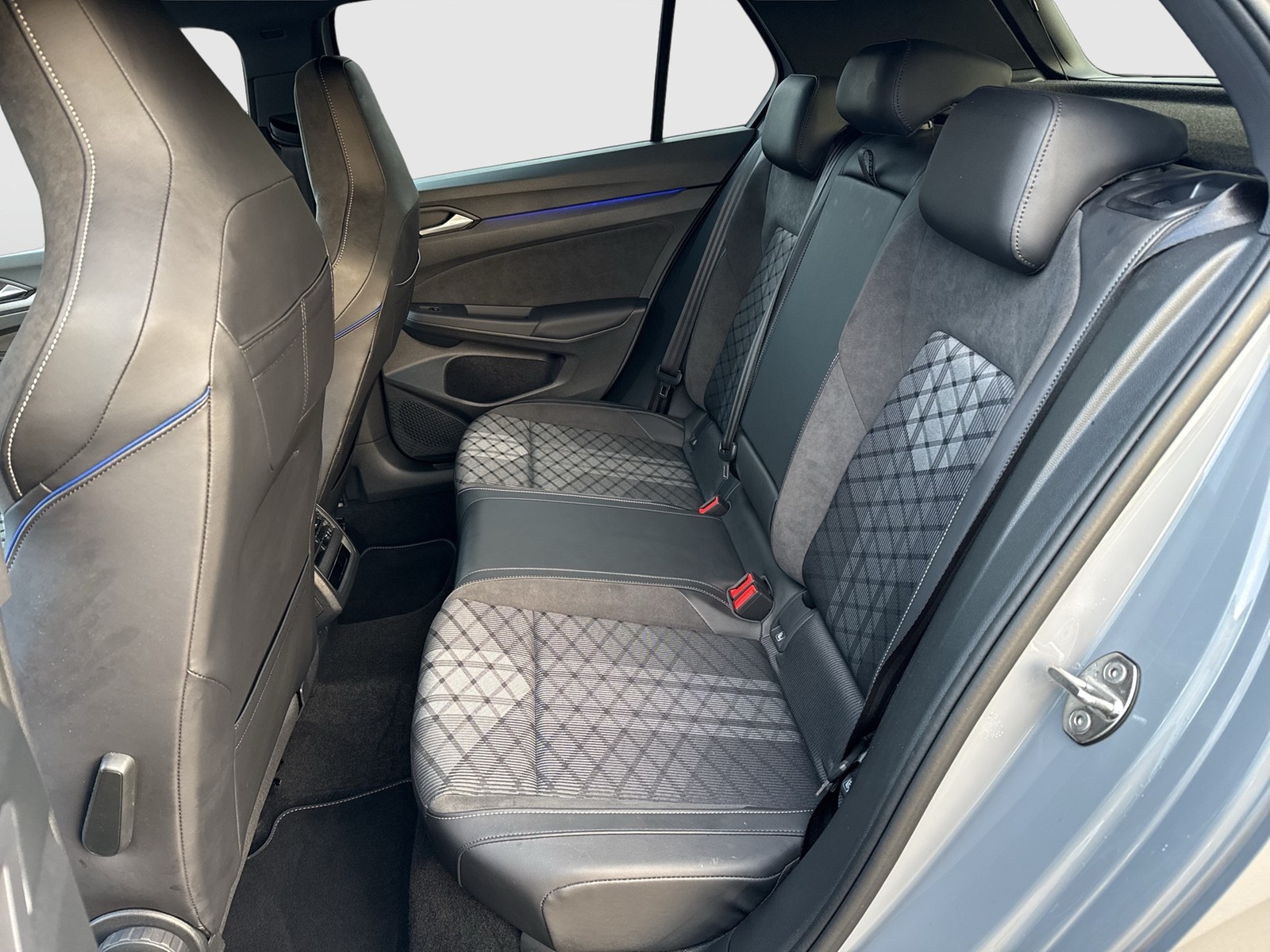 Volkswagen Golf VIII 1.5 R-LINE FACELIFT CAM ACC CARPLAY