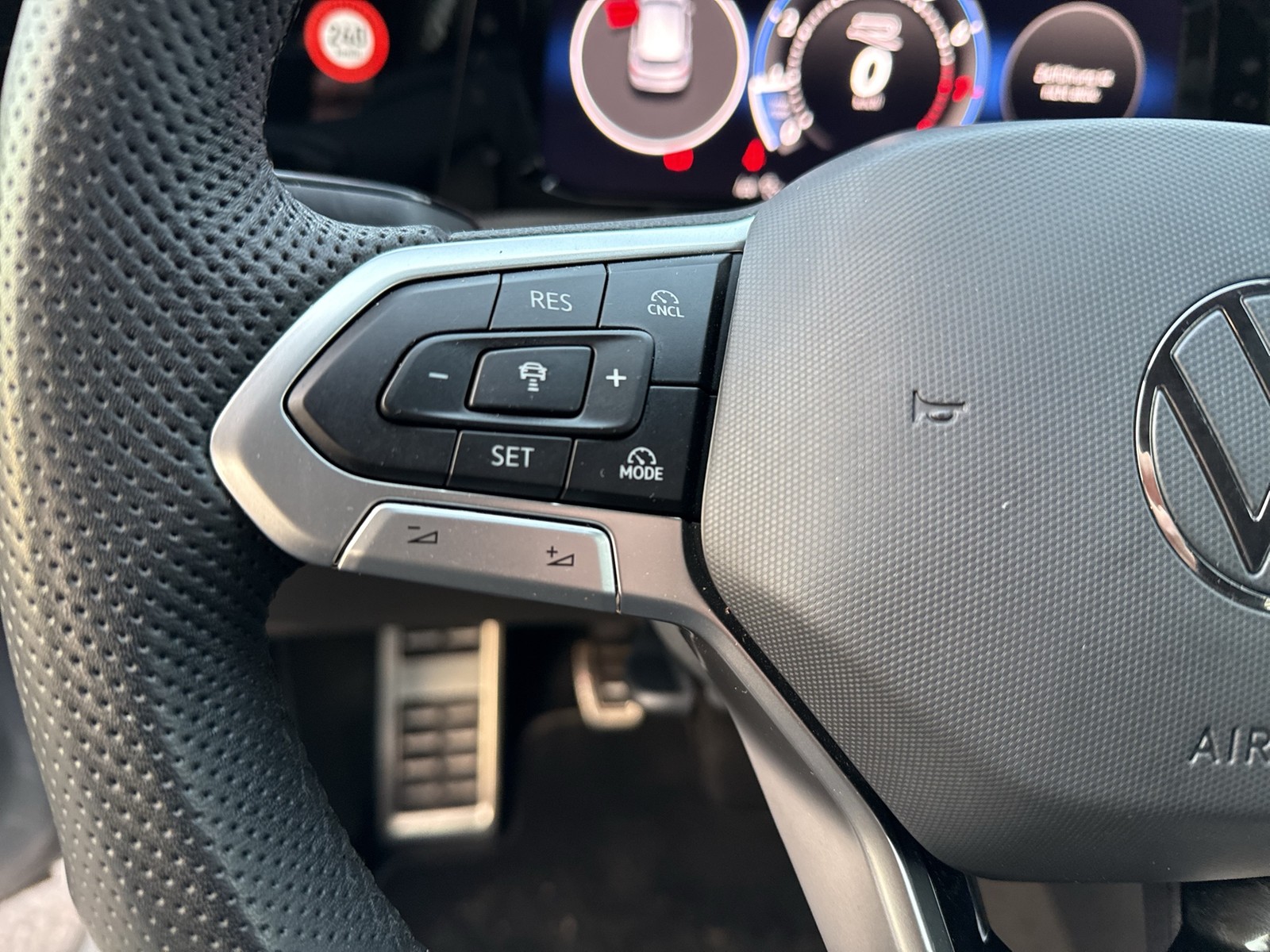 Volkswagen Golf VIII 1.5 R-LINE FACELIFT CAM ACC CARPLAY