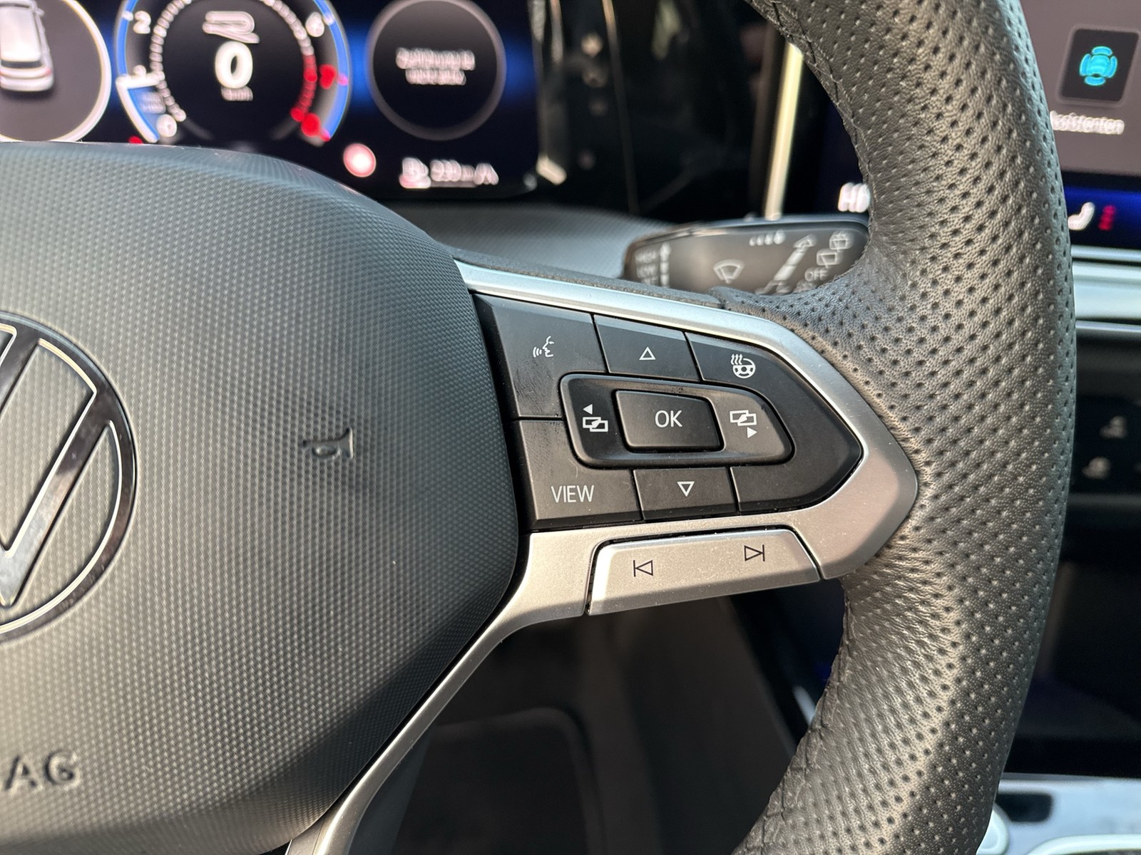 Volkswagen Golf VIII 1.5 R-LINE FACELIFT CAM ACC CARPLAY