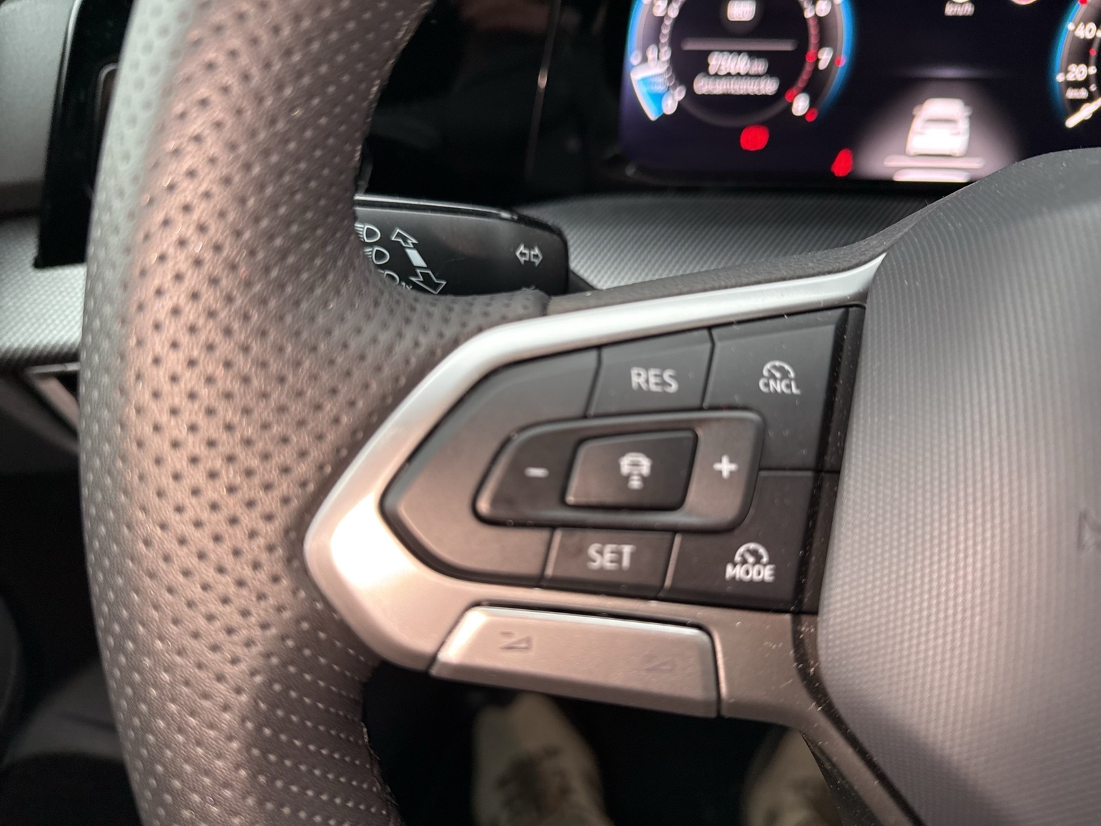 Volkswagen Golf VIII 1.5 R-LINE FACELIFT CAM ACC LM18 NAVI