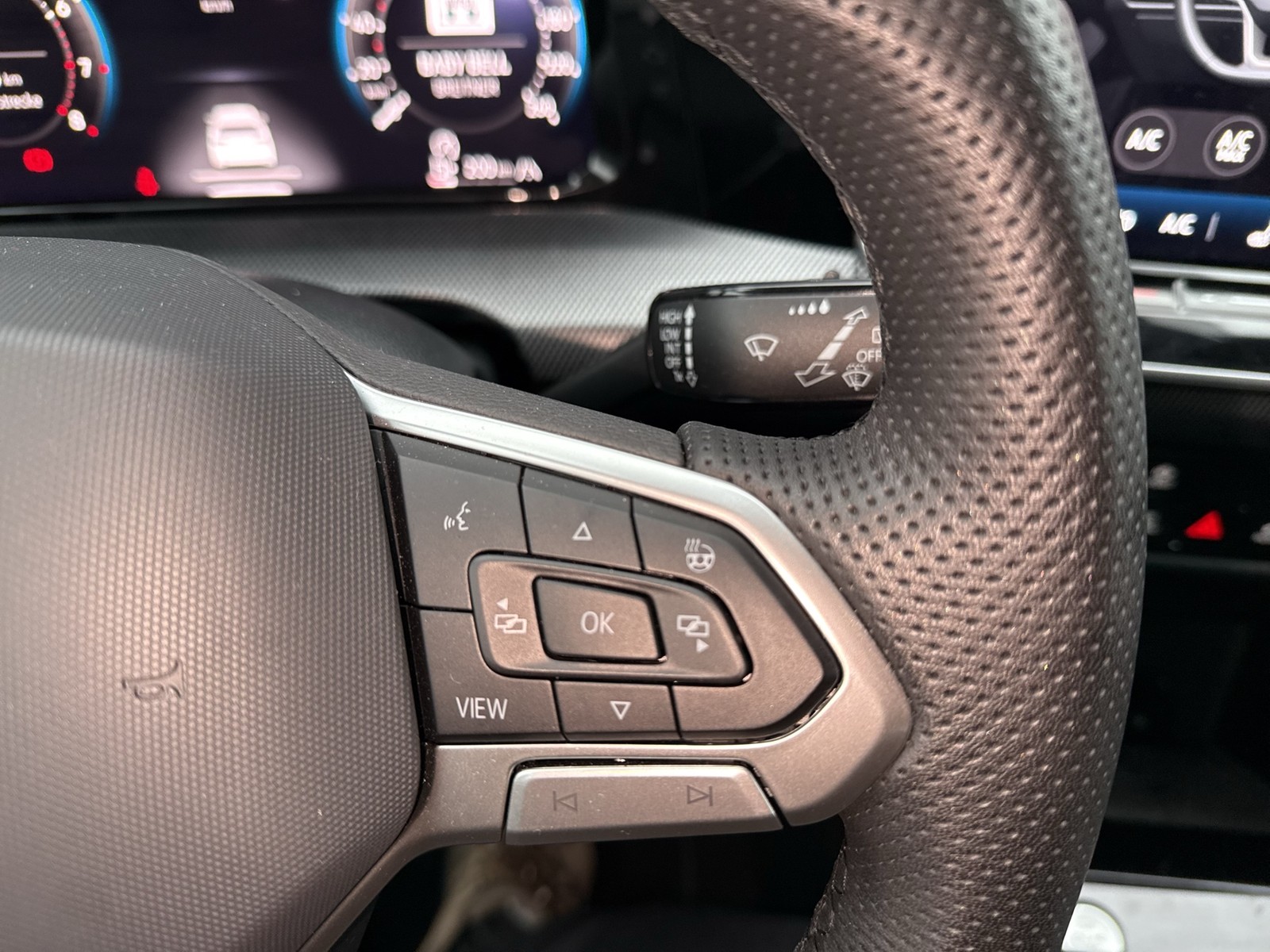 Volkswagen Golf VIII 1.5 R-LINE FACELIFT CAM ACC LM18 NAVI