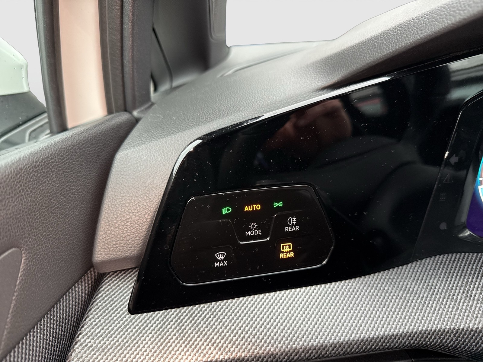 Volkswagen Golf VIII 1.5 R-LINE FACELIFT CAM ACC LM18 NAVI