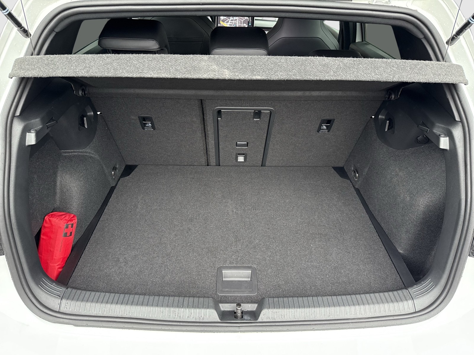 Volkswagen Golf VIII 1.5 R-LINE FACELIFT CAM ACC LM18 NAVI