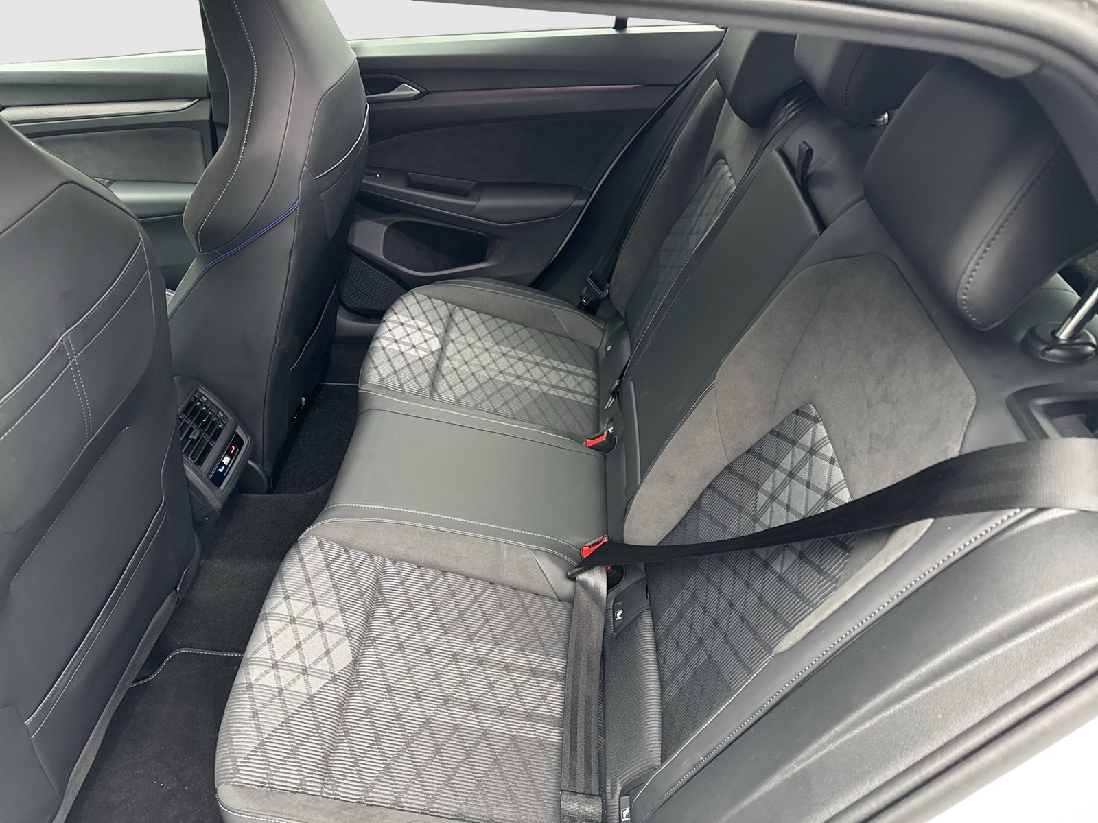 Volkswagen Golf VIII 1.5 R-LINE FACELIFT CAM ACC LM18 NAVI