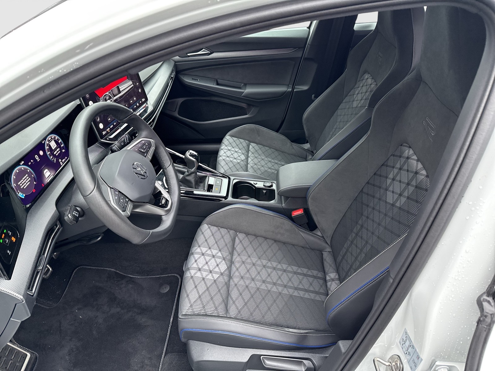 Volkswagen Golf VIII 1.5 R-LINE FACELIFT CAM ACC LM18 NAVI