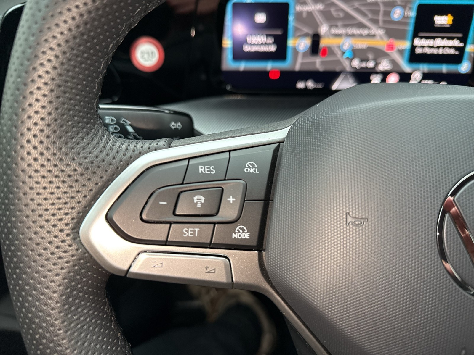 Volkswagen Golf Variant VIII 1.5 R-LINE FACELIFT CAM ACC