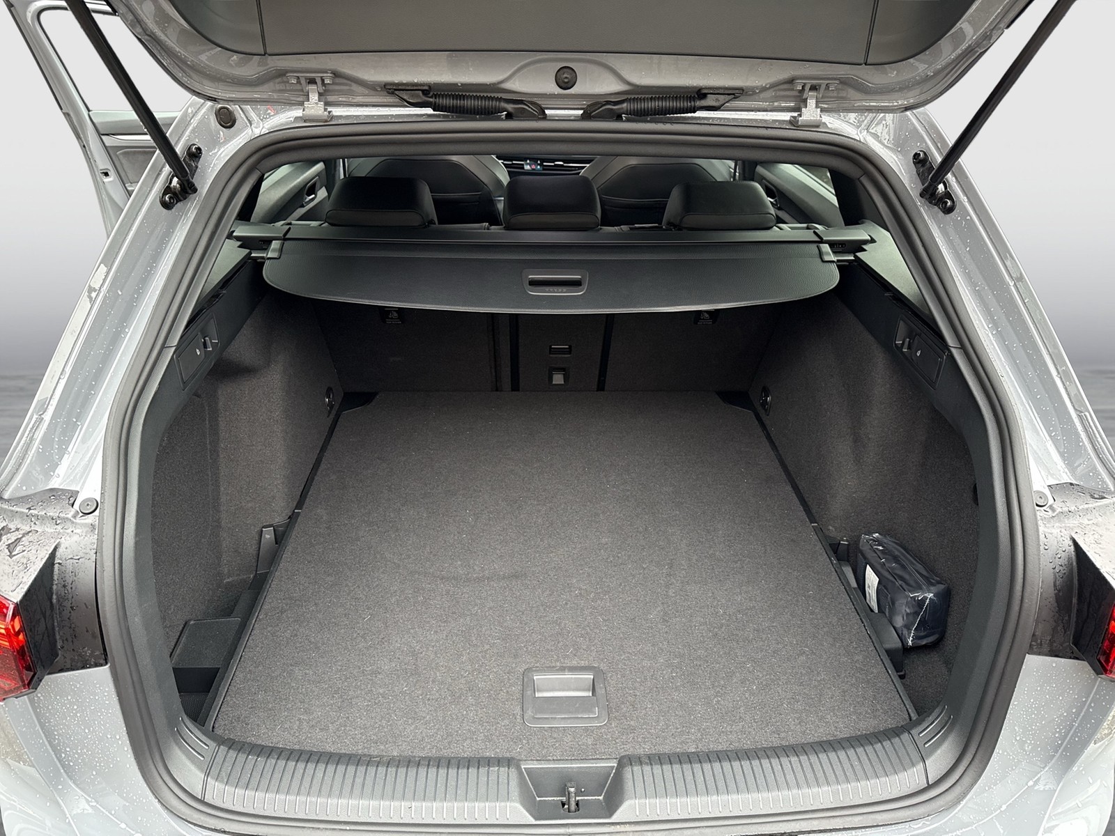 Volkswagen Golf Variant VIII 1.5 R-LINE FACELIFT CAM ACC