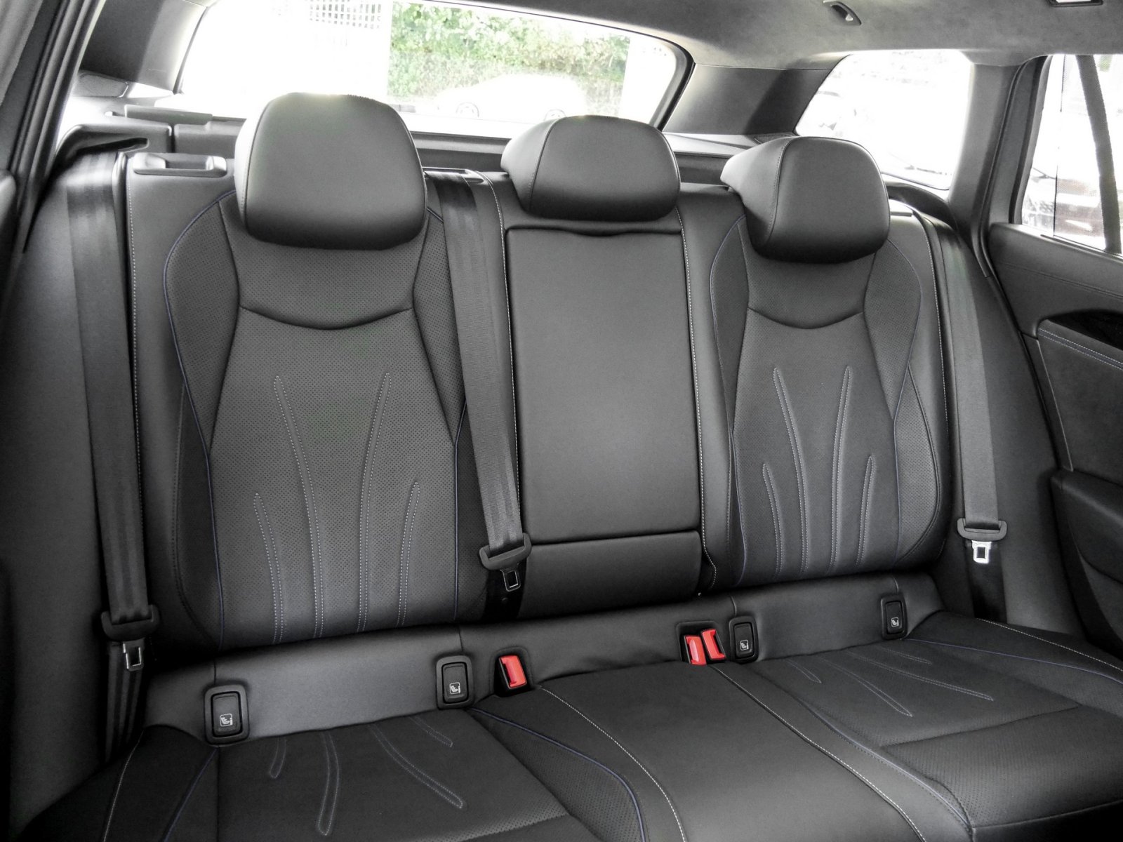 Volkswagen Passat Variant 2.0 R-LINE 4X4 NEUES MODELL PANO