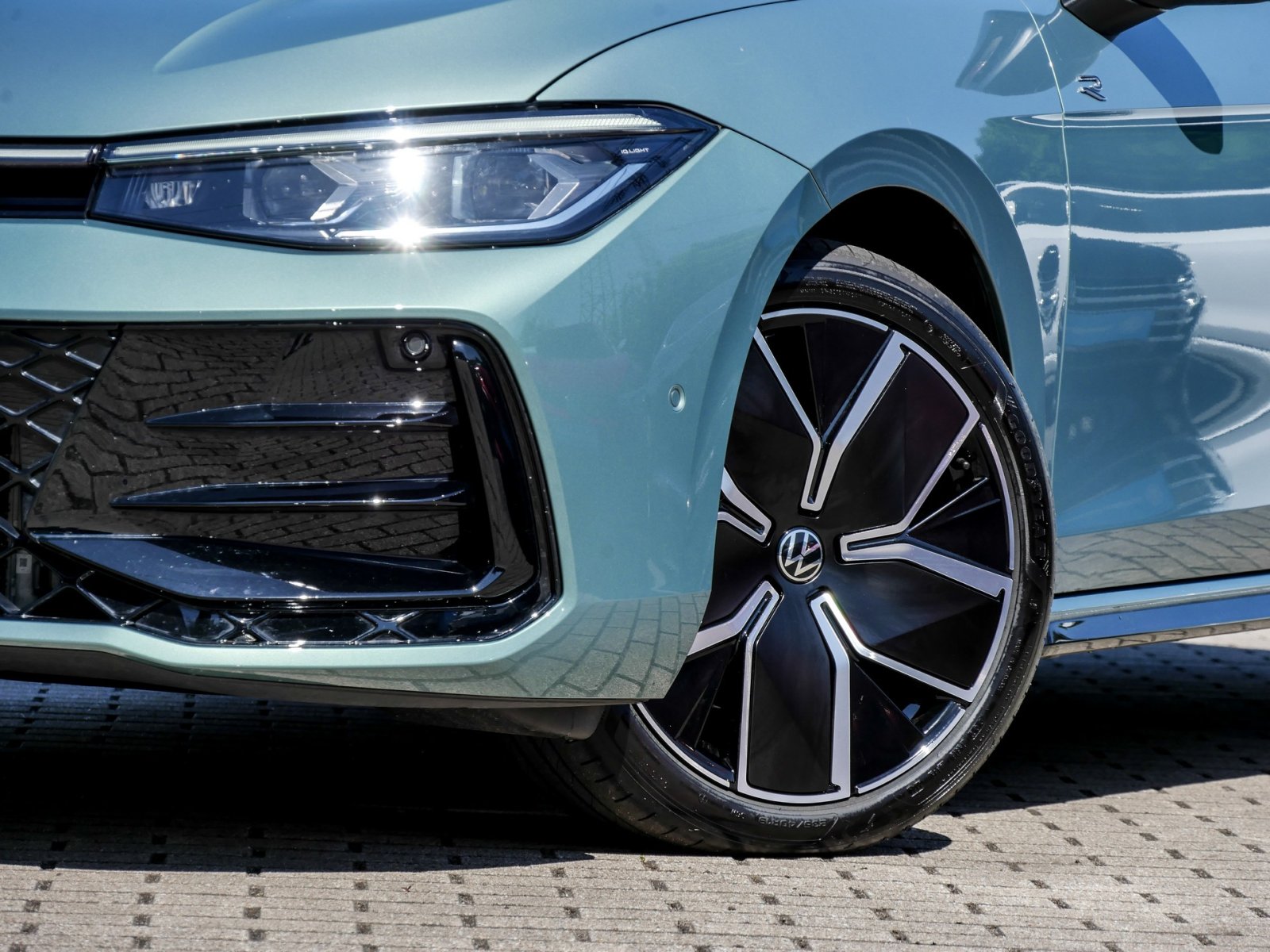 Volkswagen Passat Variant 2.0 R-LINE 4X4 NEUES MODELL PANO