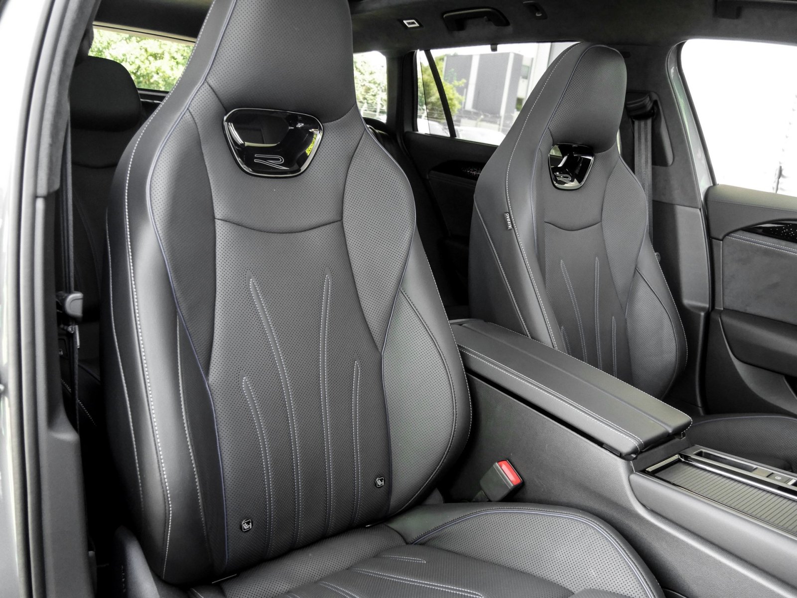 Volkswagen Passat Variant 2.0 R-LINE 4X4 NEUES MODELL PANO