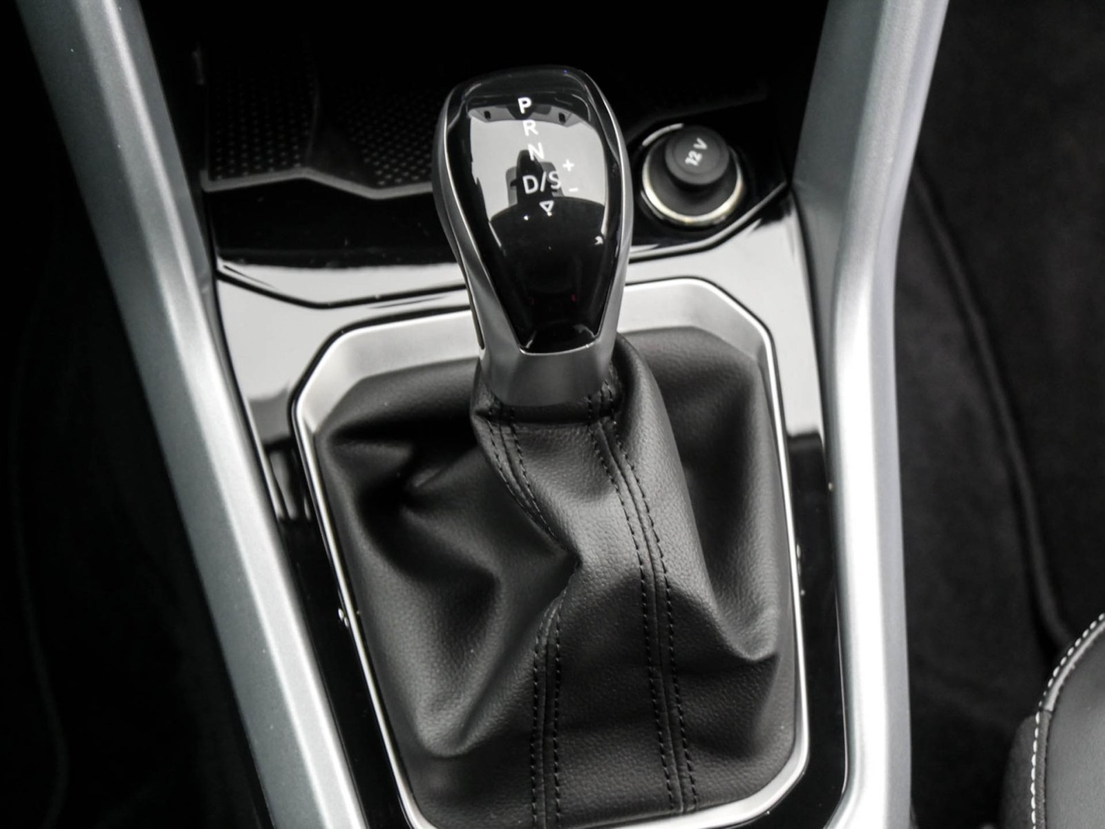 Volkswagen T-Roc 2.0 GOAL AHK CAM ACC LM17 NAVI SITZHEIZUNG