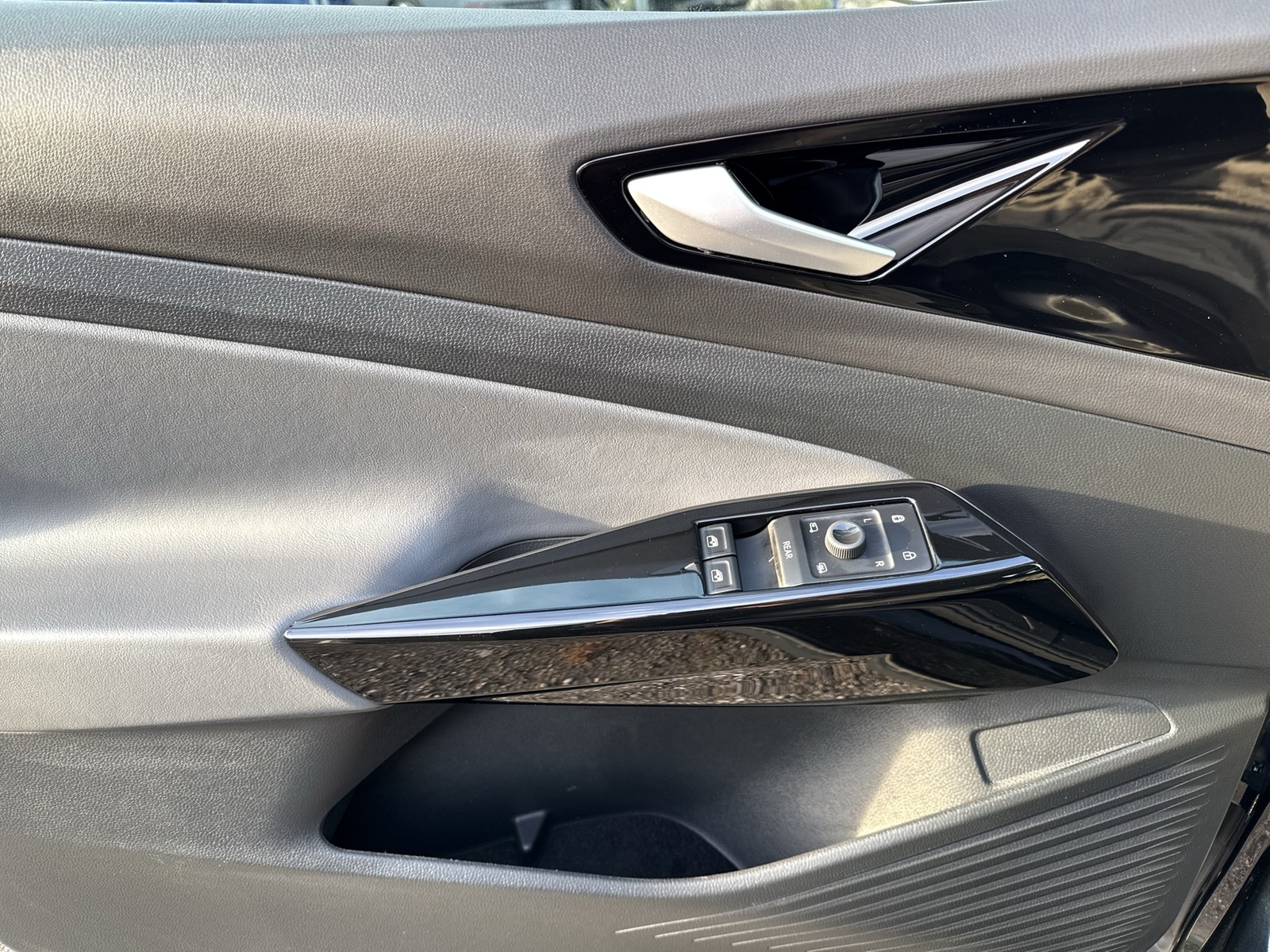 Volkswagen ID.5 PURE WÄRMEPUMPE ACC LM19 NAVI SITZHEIZUNG