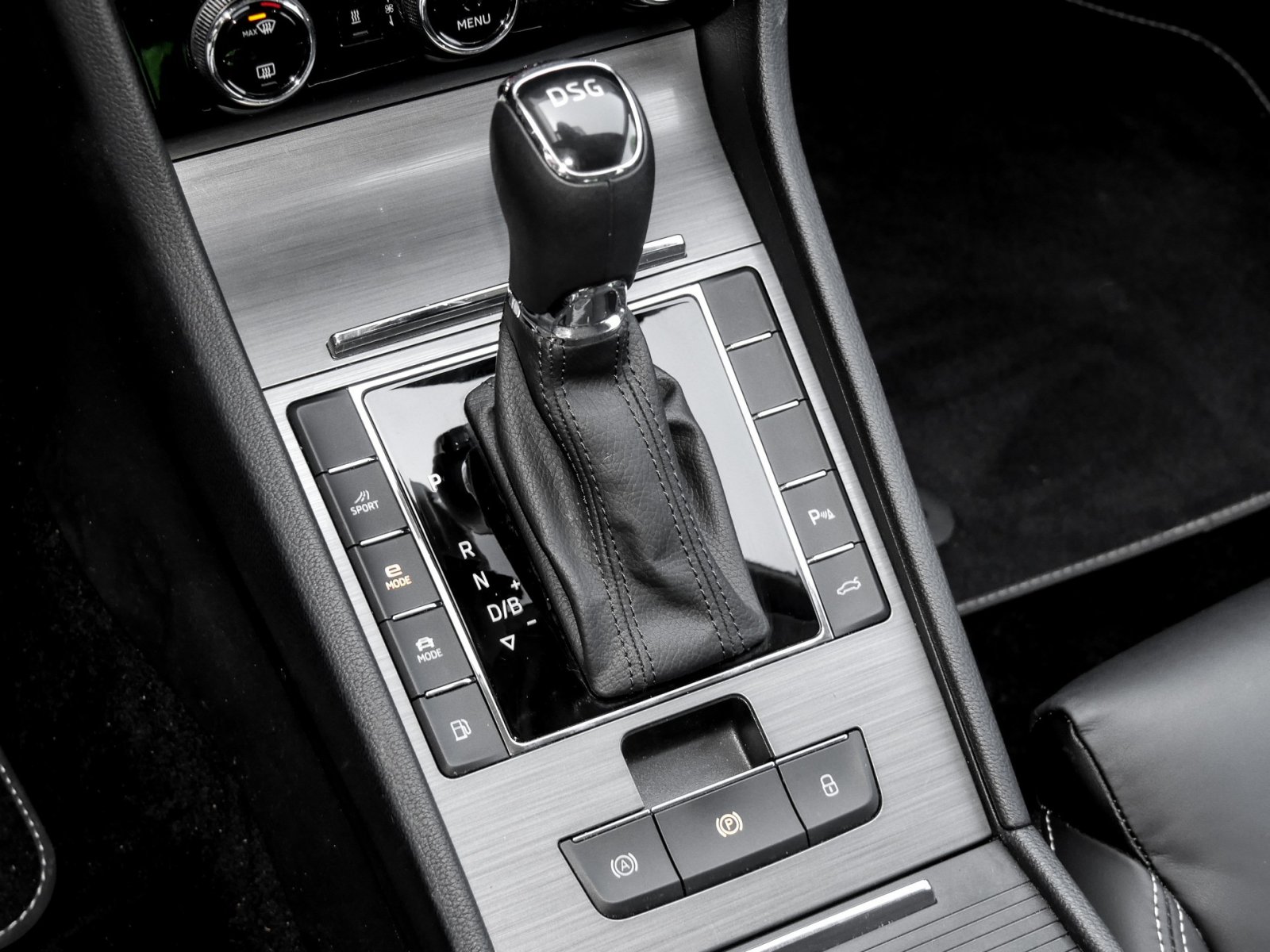 Skoda Superb Combi 1.4 iV STYLE LEDER STANDHZ. AHK CAM