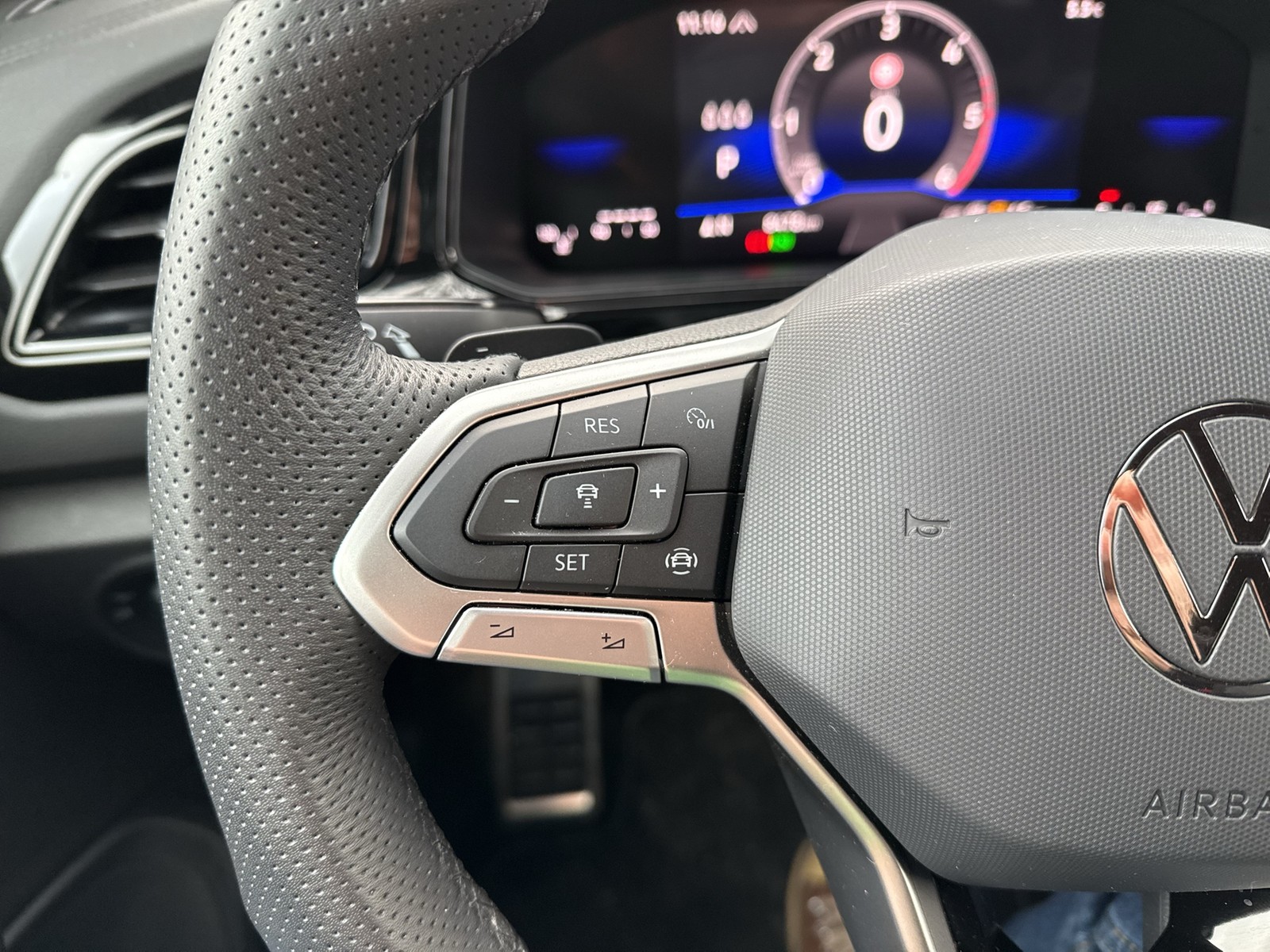 Volkswagen T-Roc 2.0 R-LINE BLACKSTYLE ACC 18Z NAVI CARPLAY