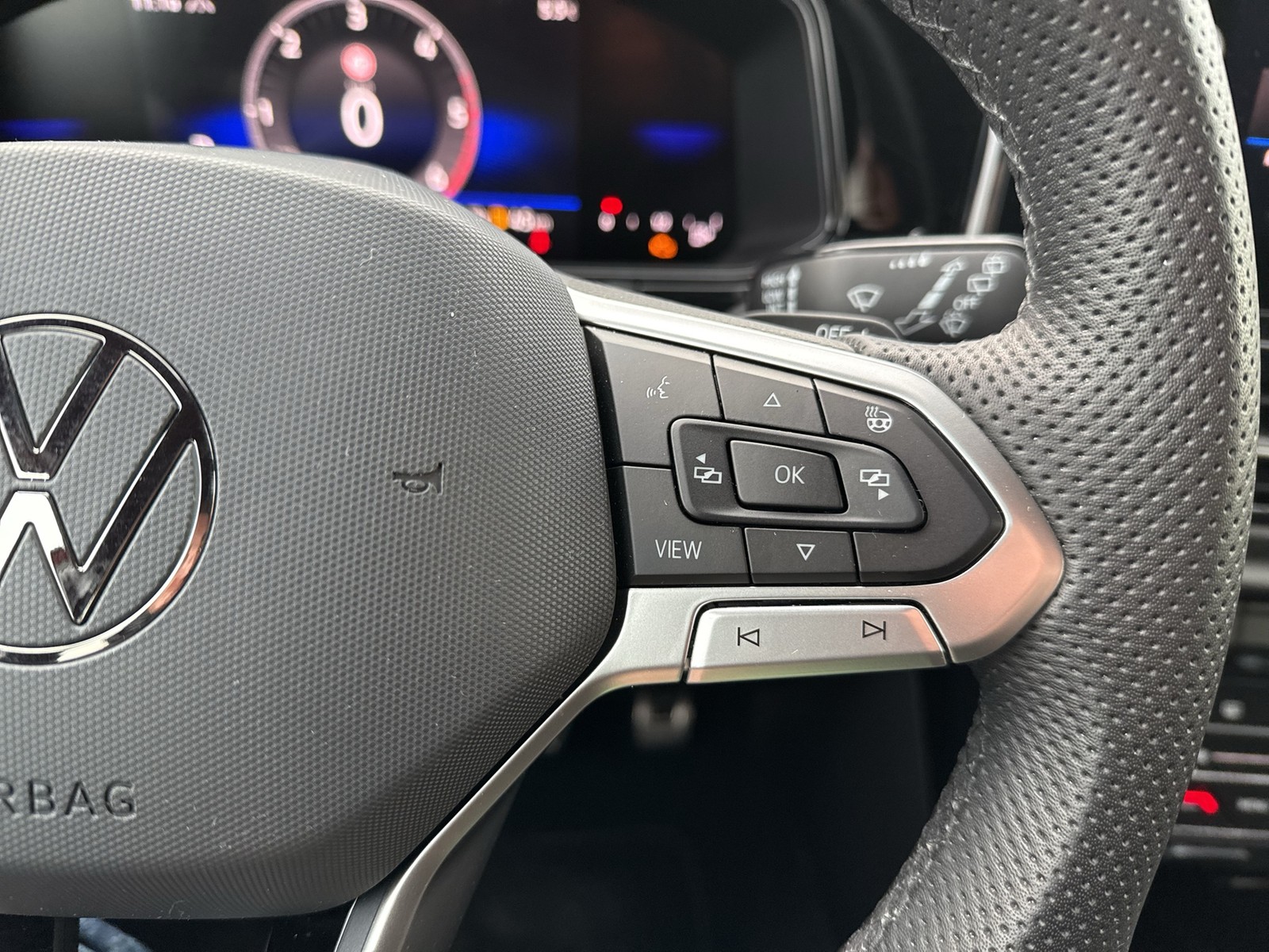 Volkswagen T-Roc 2.0 R-LINE BLACKSTYLE ACC 18Z NAVI CARPLAY