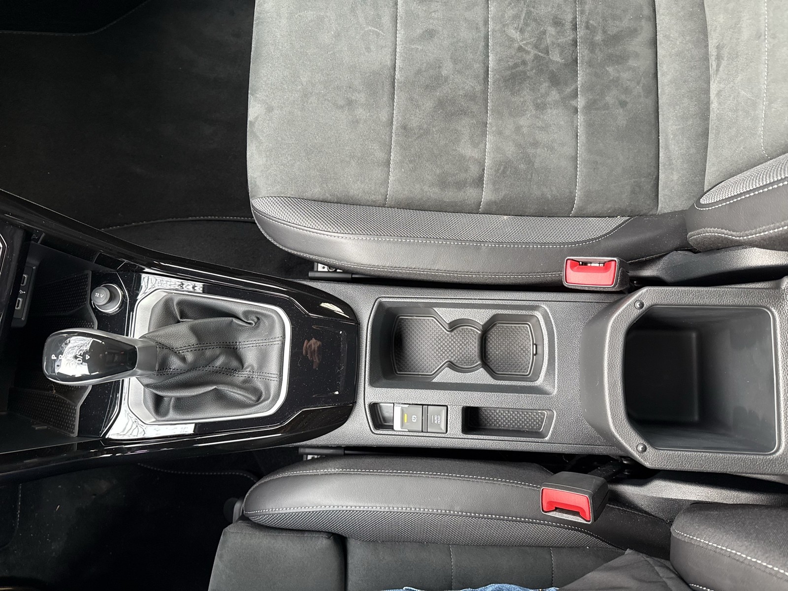 Volkswagen T-Roc 2.0 R-LINE BLACKSTYLE ACC 18Z NAVI CARPLAY