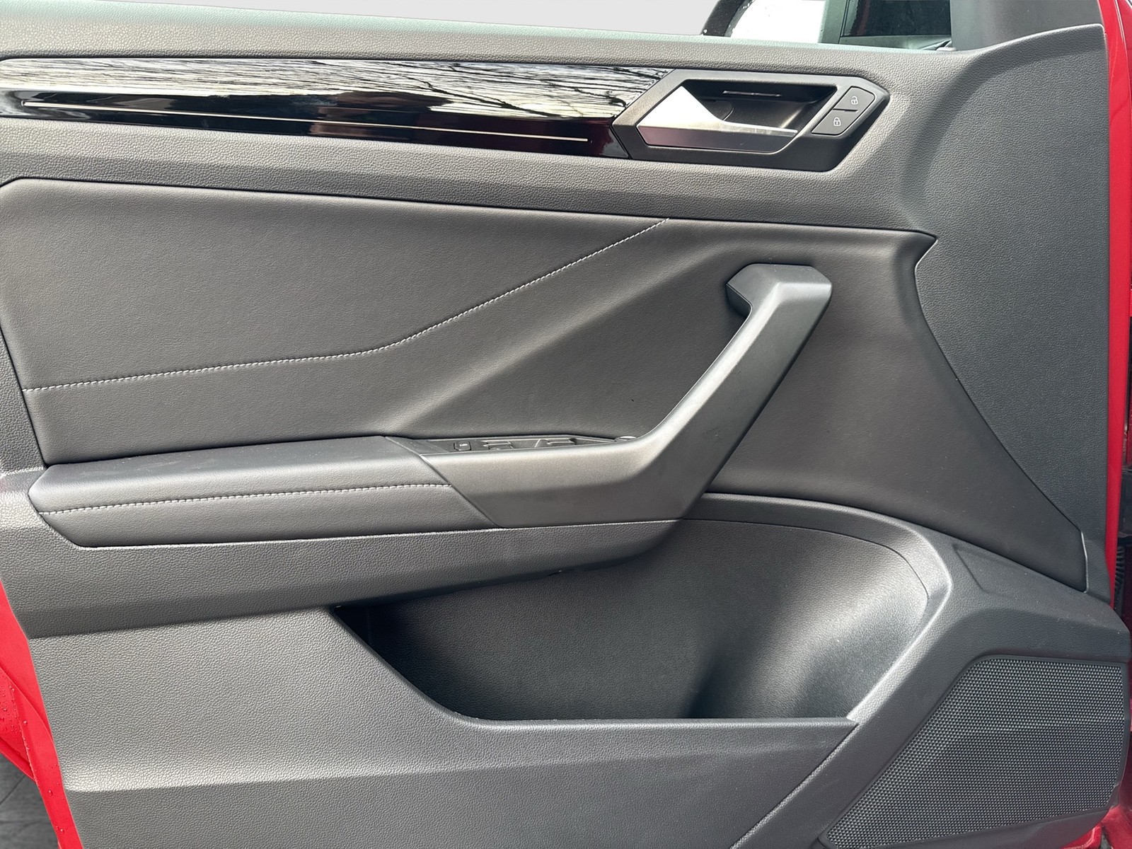 Volkswagen T-Roc 2.0 R-LINE BLACKSTYLE ACC 18Z NAVI CARPLAY