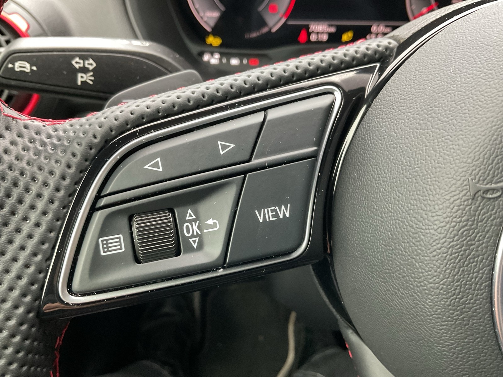 Audi Q2 35 S LINE BLACKPAK PANO AHK LM18 CARPLAY