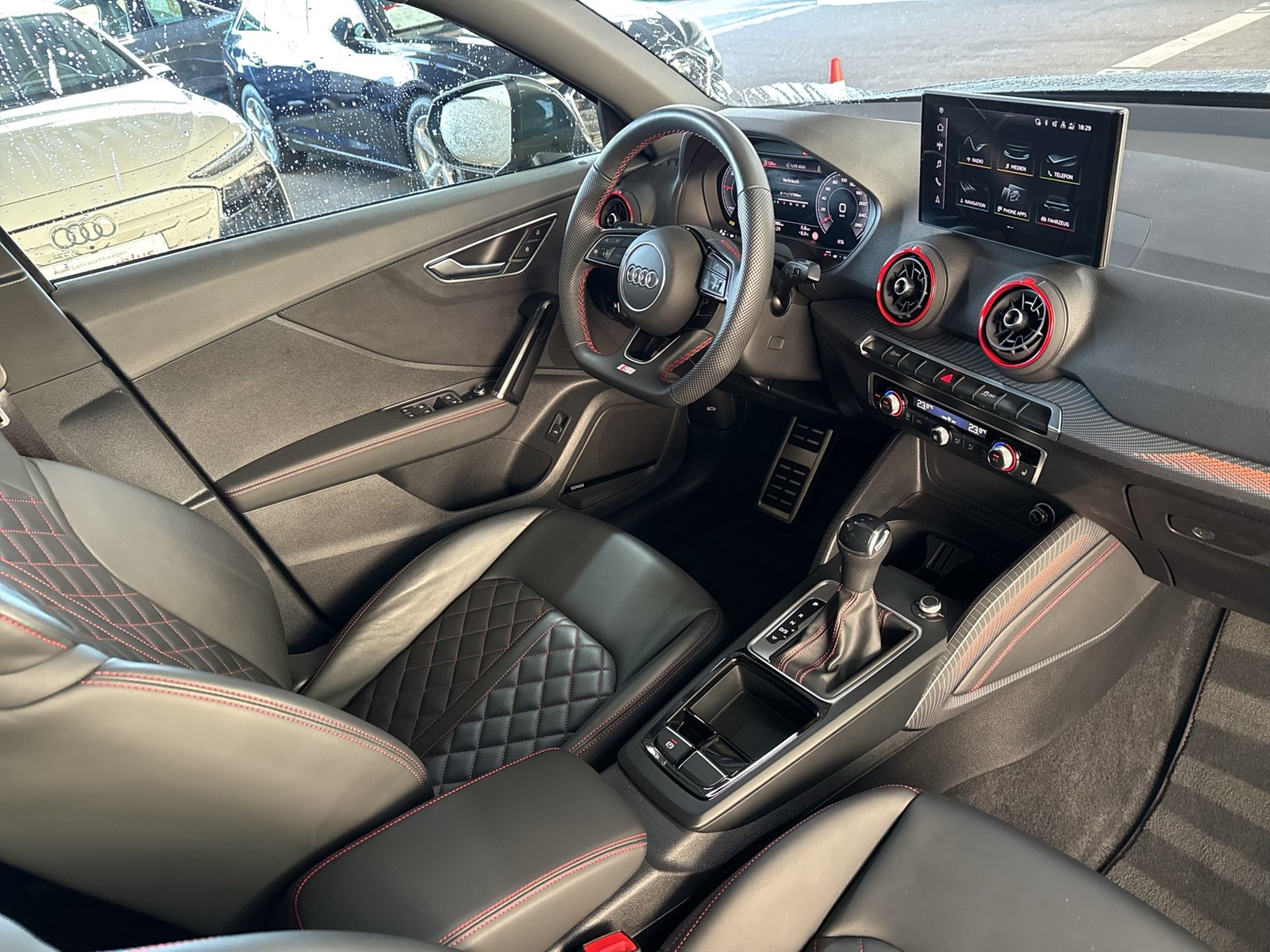 Audi Q2 35 S LINE BLACKPAK PANO AHK LM18 CARPLAY