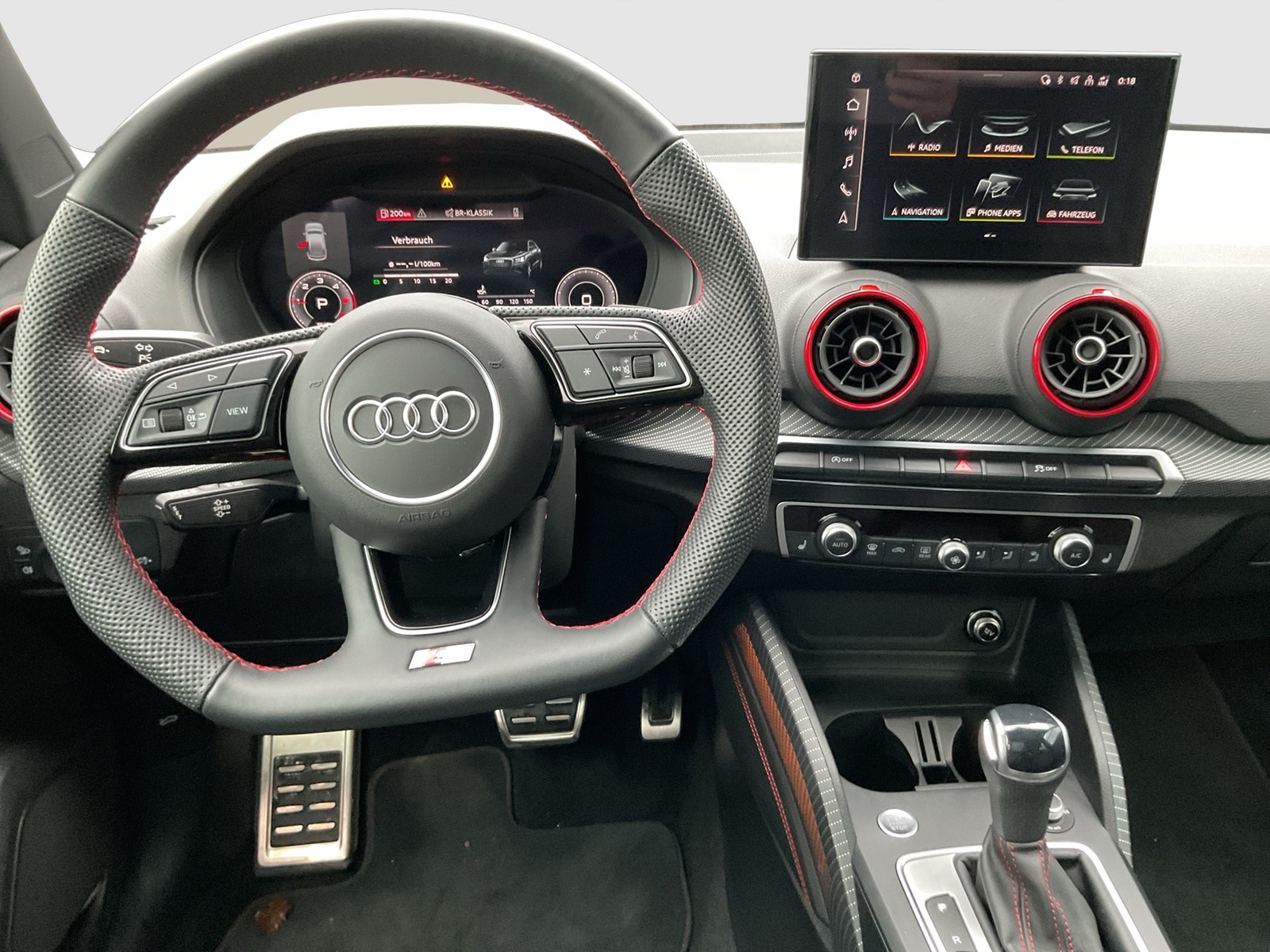 Audi Q2 35 S LINE BLACKPAK PANO AHK LM18 CARPLAY
