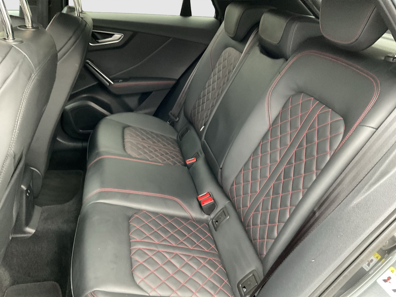 Audi Q2 35 S LINE BLACKPAK PANO AHK LM18 CARPLAY