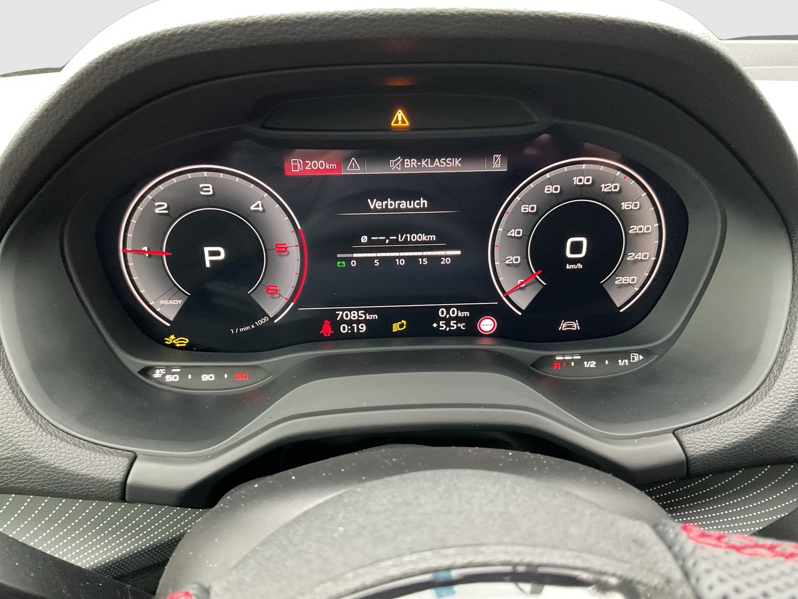 Audi Q2 35 S LINE BLACKPAK PANO AHK LM18 CARPLAY
