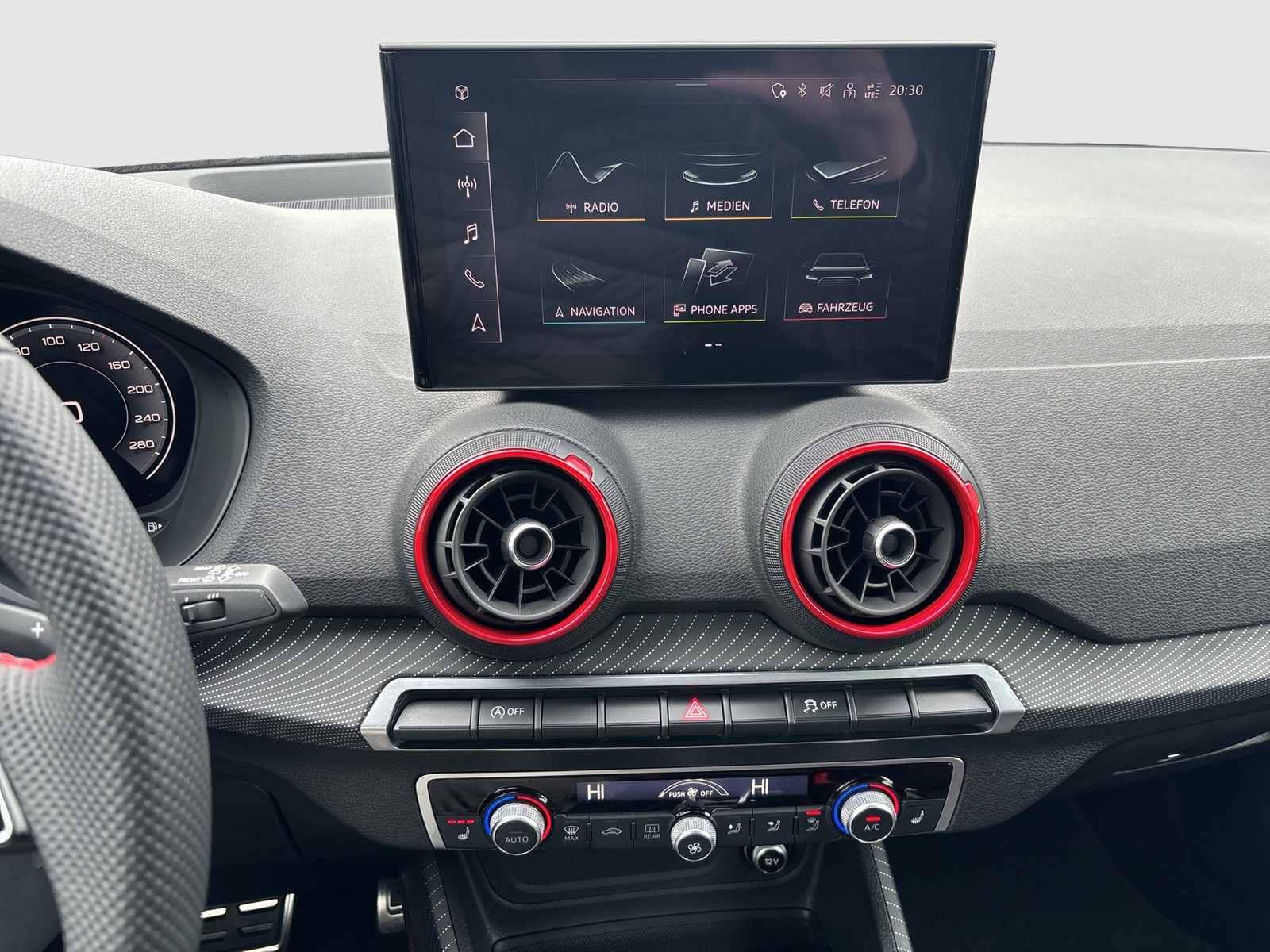 Audi Q2 35 S LINE BLACKPAK PANO AHK LM18 CARPLAY