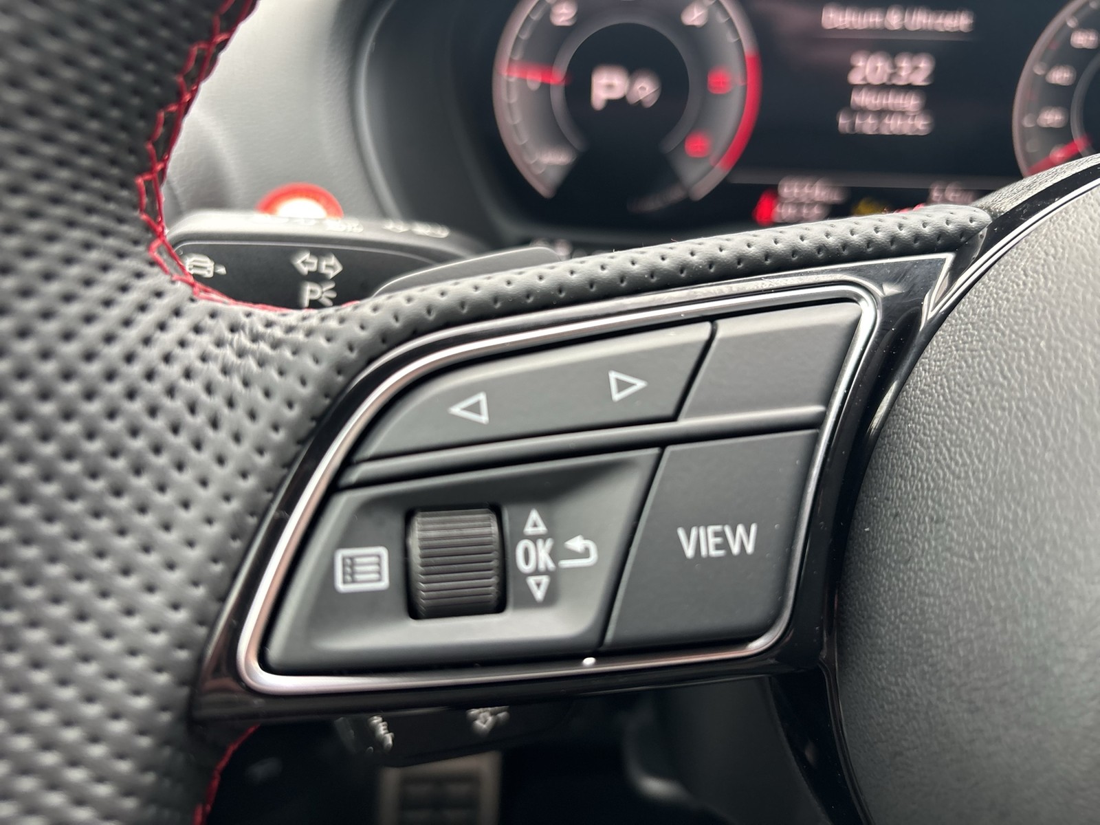 Audi Q2 35 S LINE BLACKPAK PANO AHK LM18 CARPLAY