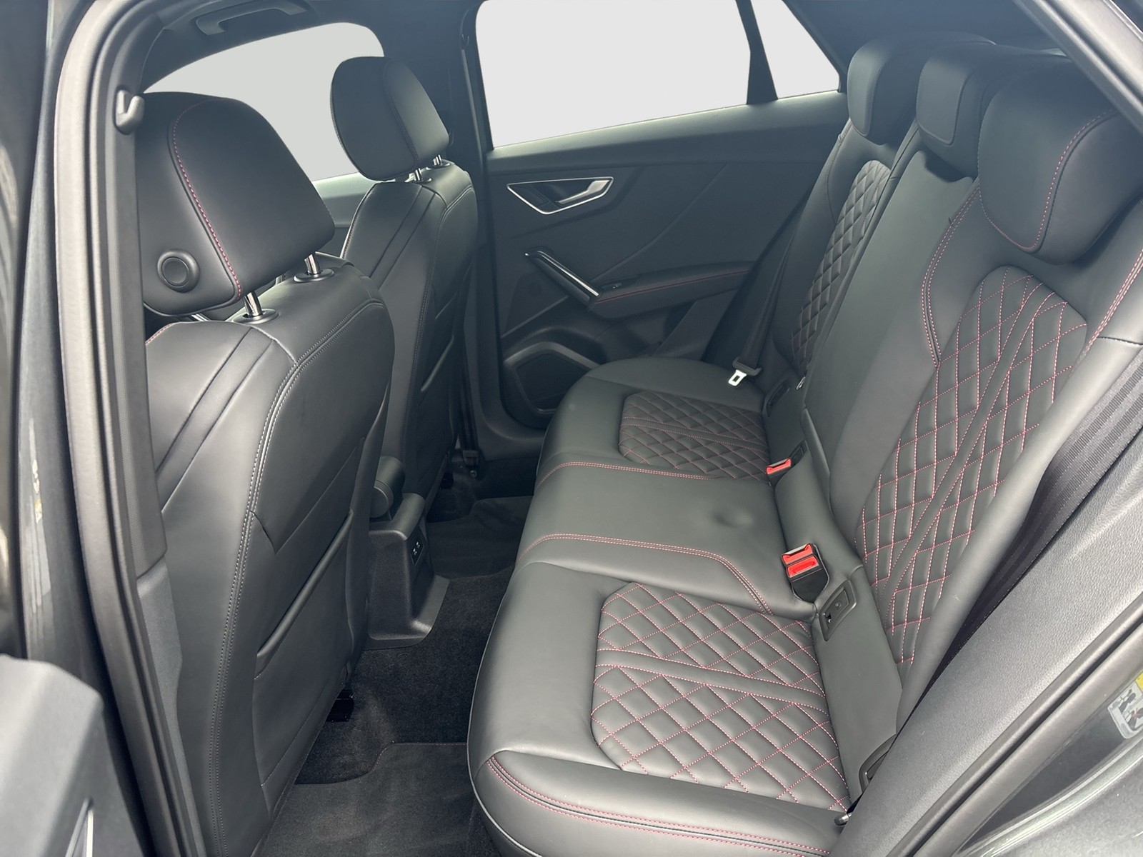 Audi Q2 35 S LINE BLACKPAK PANO AHK LM18 CARPLAY