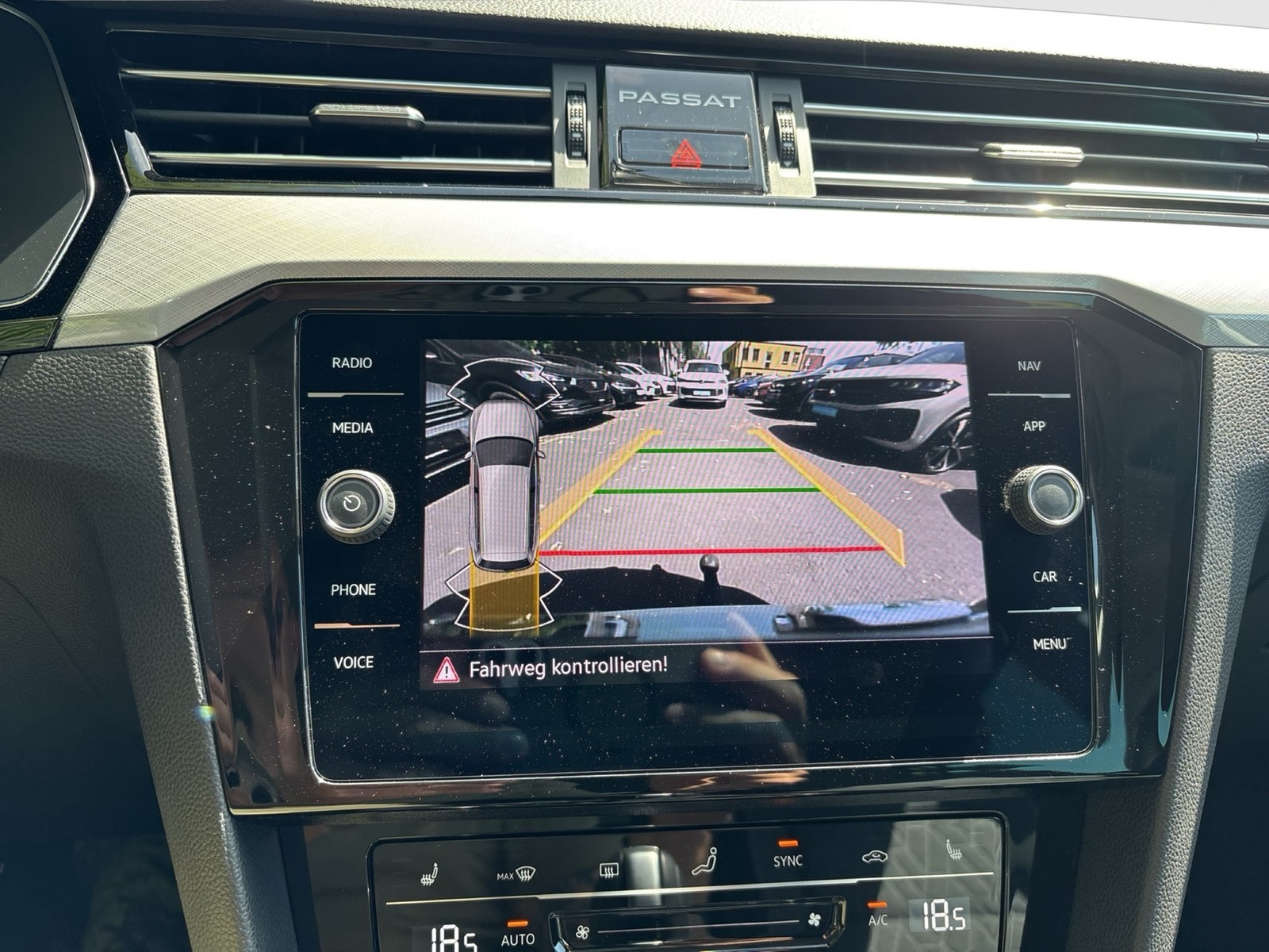 Volkswagen Passat Variant 2.0 BUSINESS AHK CAM ACC NAVI