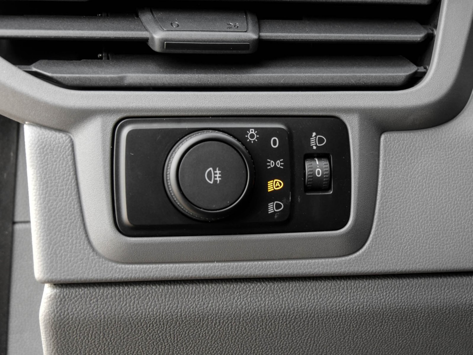 Volkswagen T7 Transporter KR KASTEN CAM AHK-VORB. HOLZBODEN